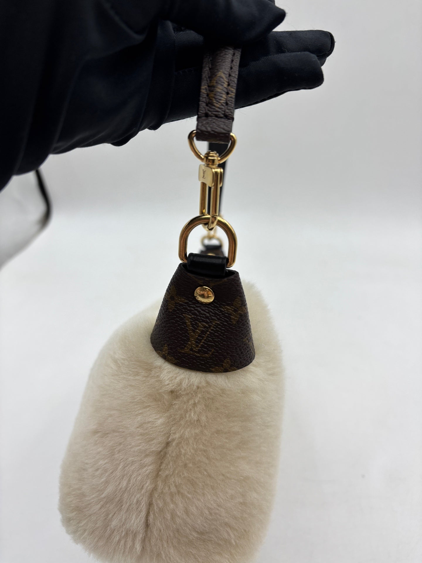 Louis Vuitton - Pochette Mia 25 Ski Collection - Wool - Beige - (small)