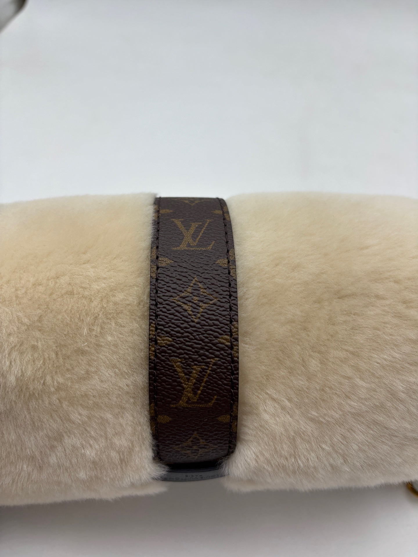 Louis Vuitton - Pochette Mia 25SKI Ski Collection - Wool - Beige - (mini)