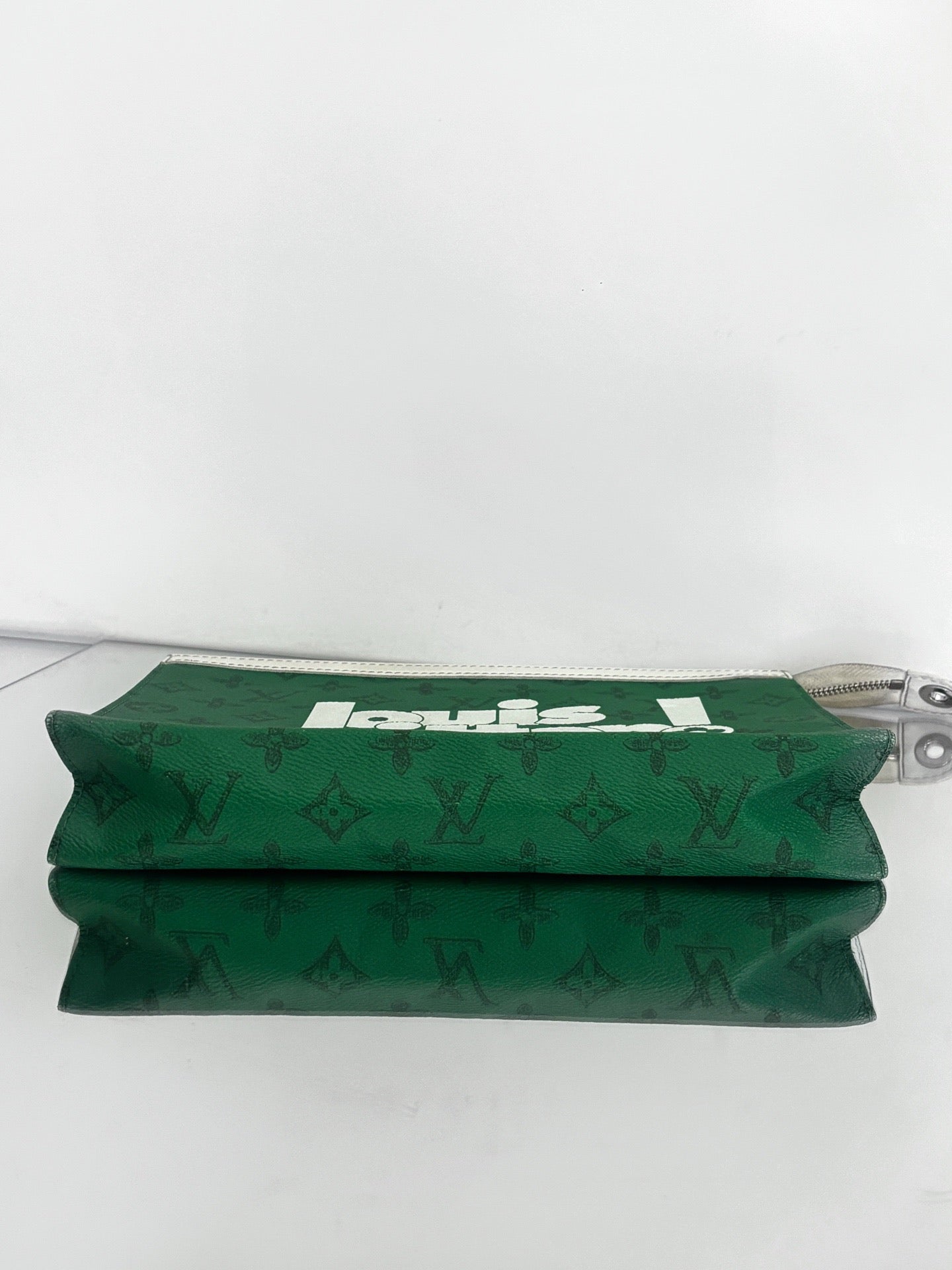 Louis Vuitton - Pochette Voyage - Coated canvas with leather trim - Green