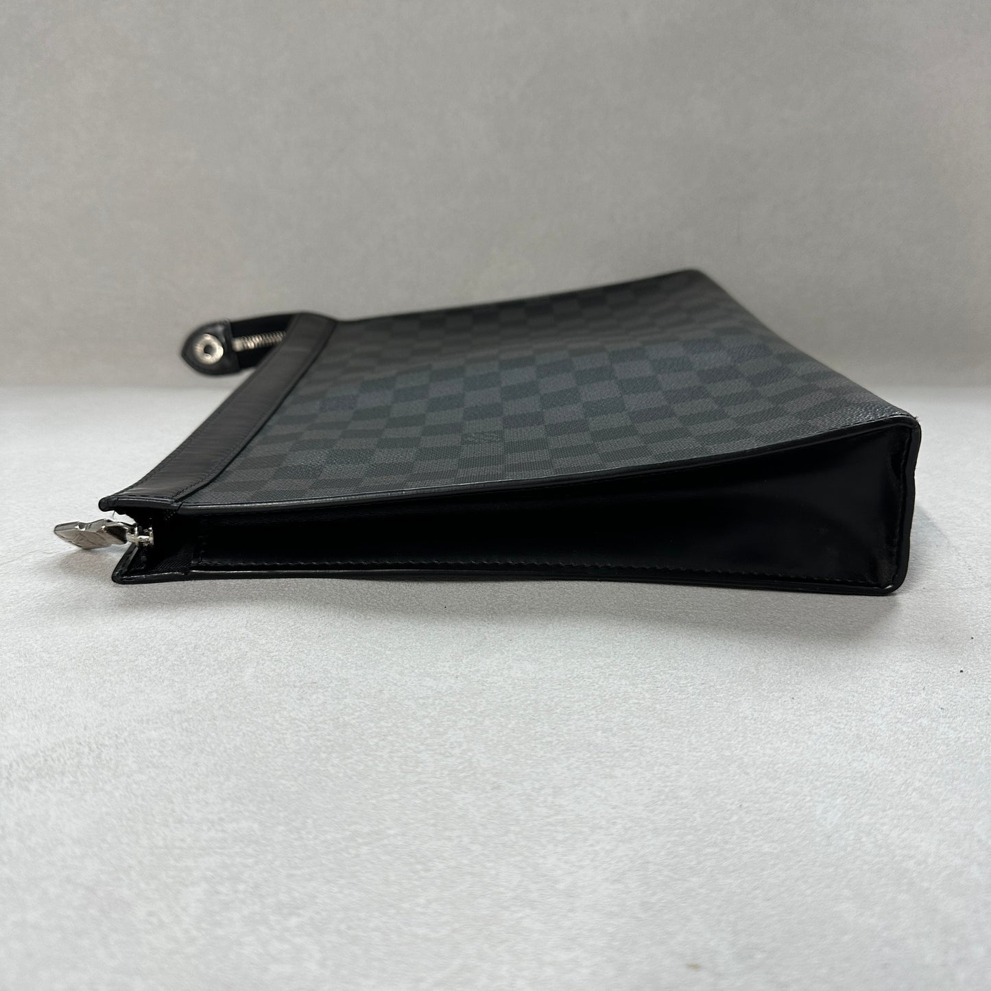 Louis Vuitton - Pochette Voyage - Leather - Black - (large)