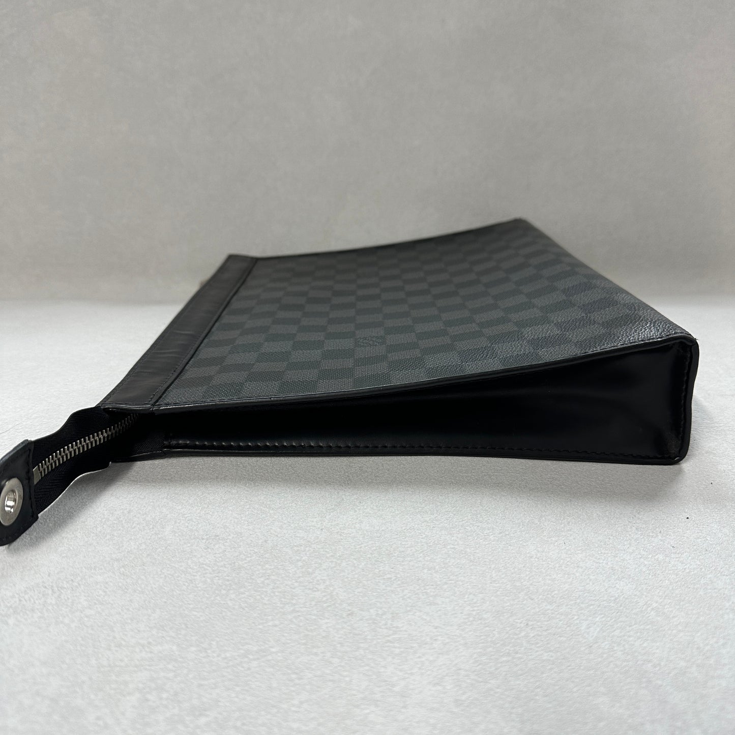 Louis Vuitton - Pochette Voyage - Leather - Black - (large)