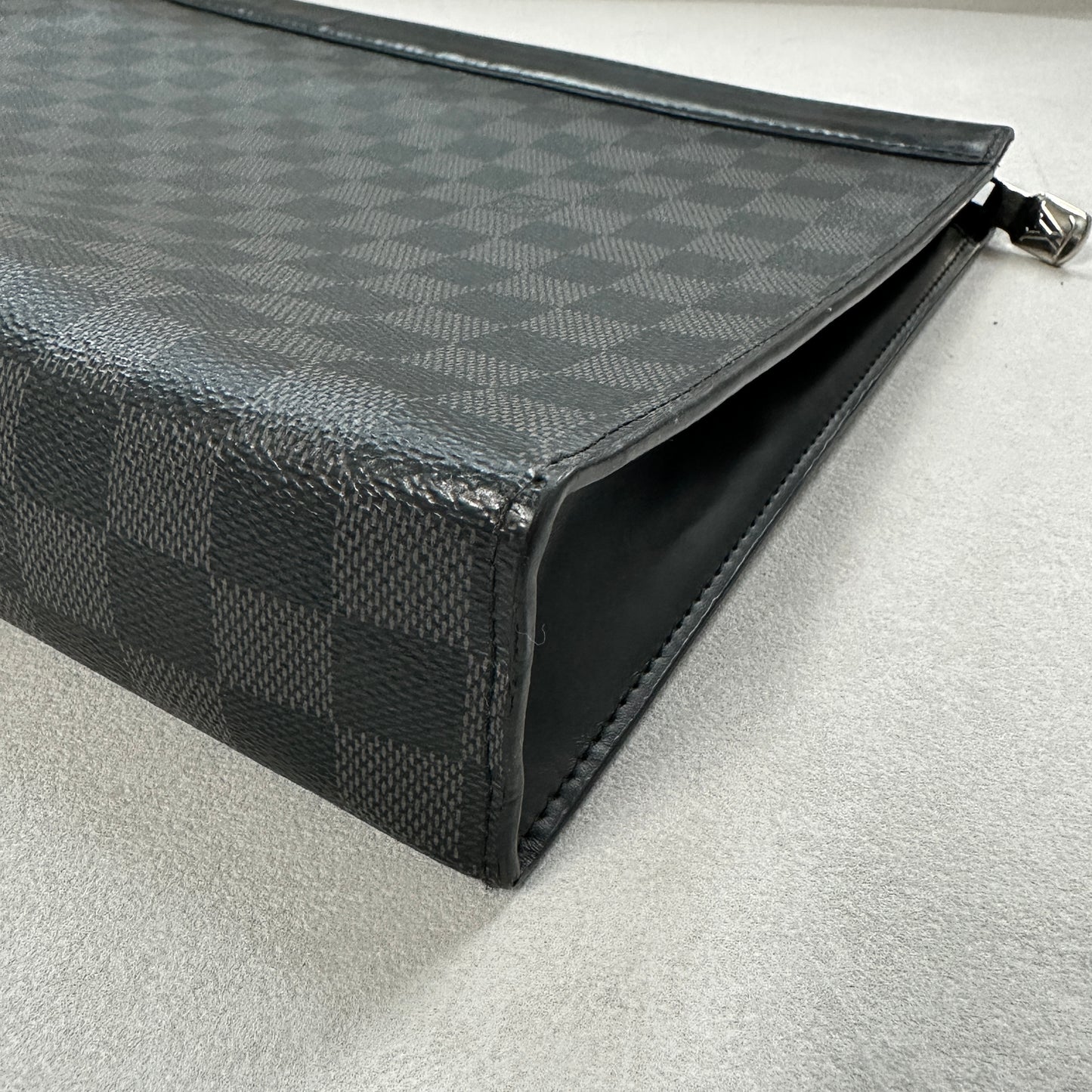 Louis Vuitton - Pochette Voyage - Leather - Black - (large)