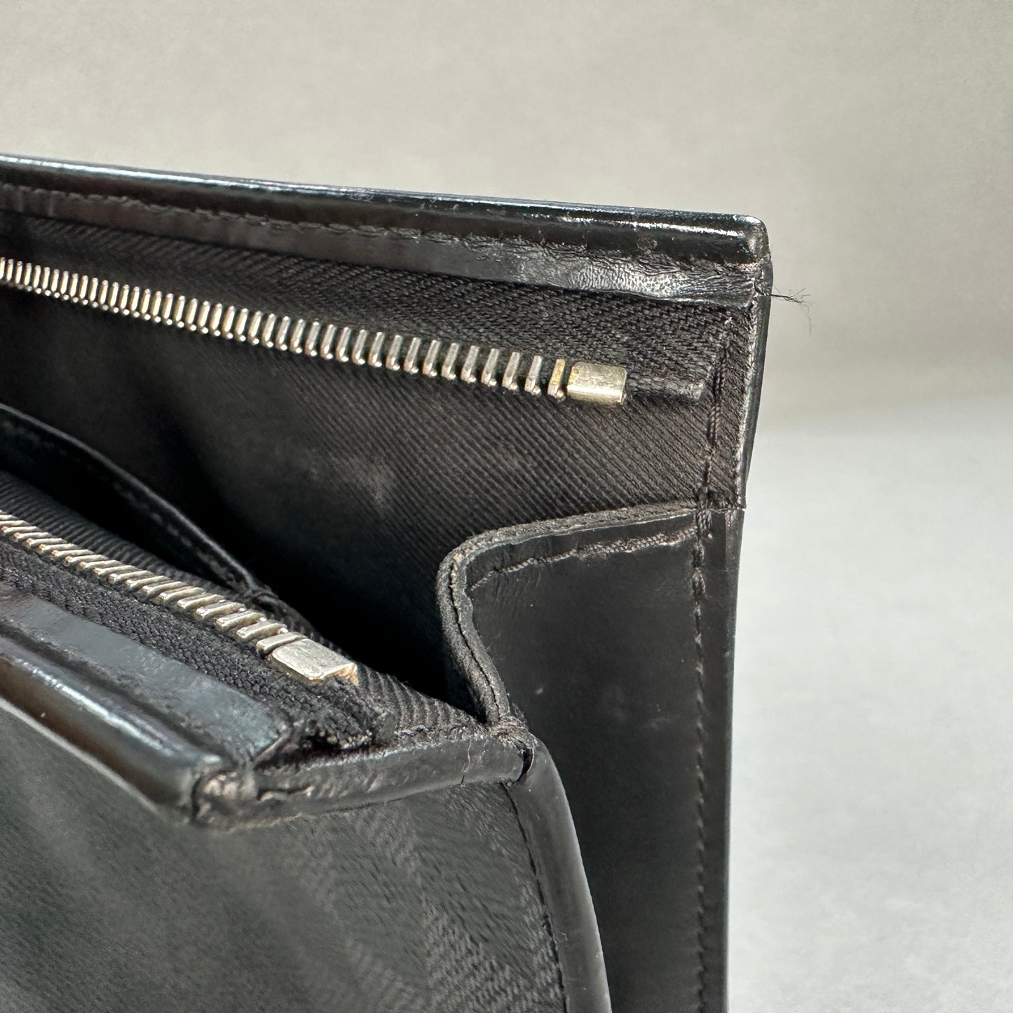 Louis Vuitton - Pochette Voyage - Leather - Black - (large)