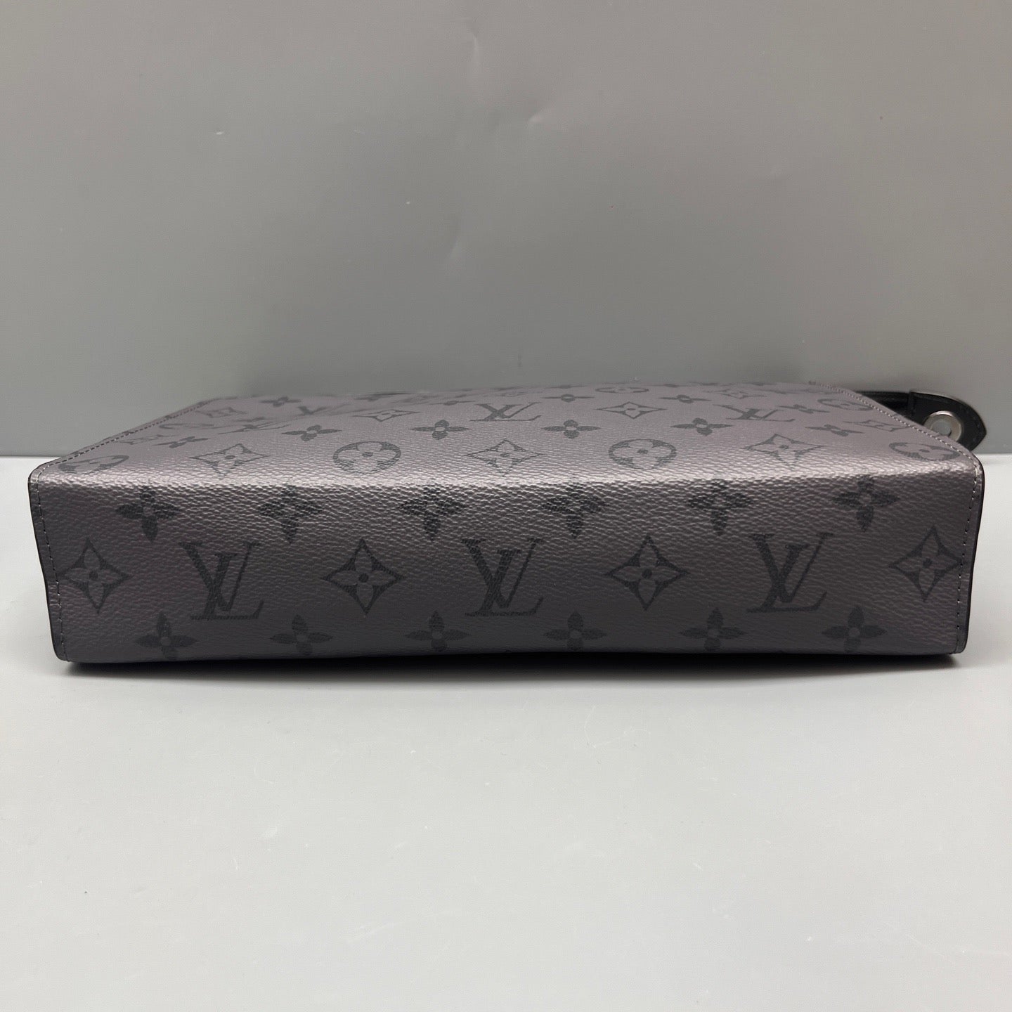 Louis Vuitton - Pochette Voyage MM - Coated canvas with leather trim - Grey - (Medium)