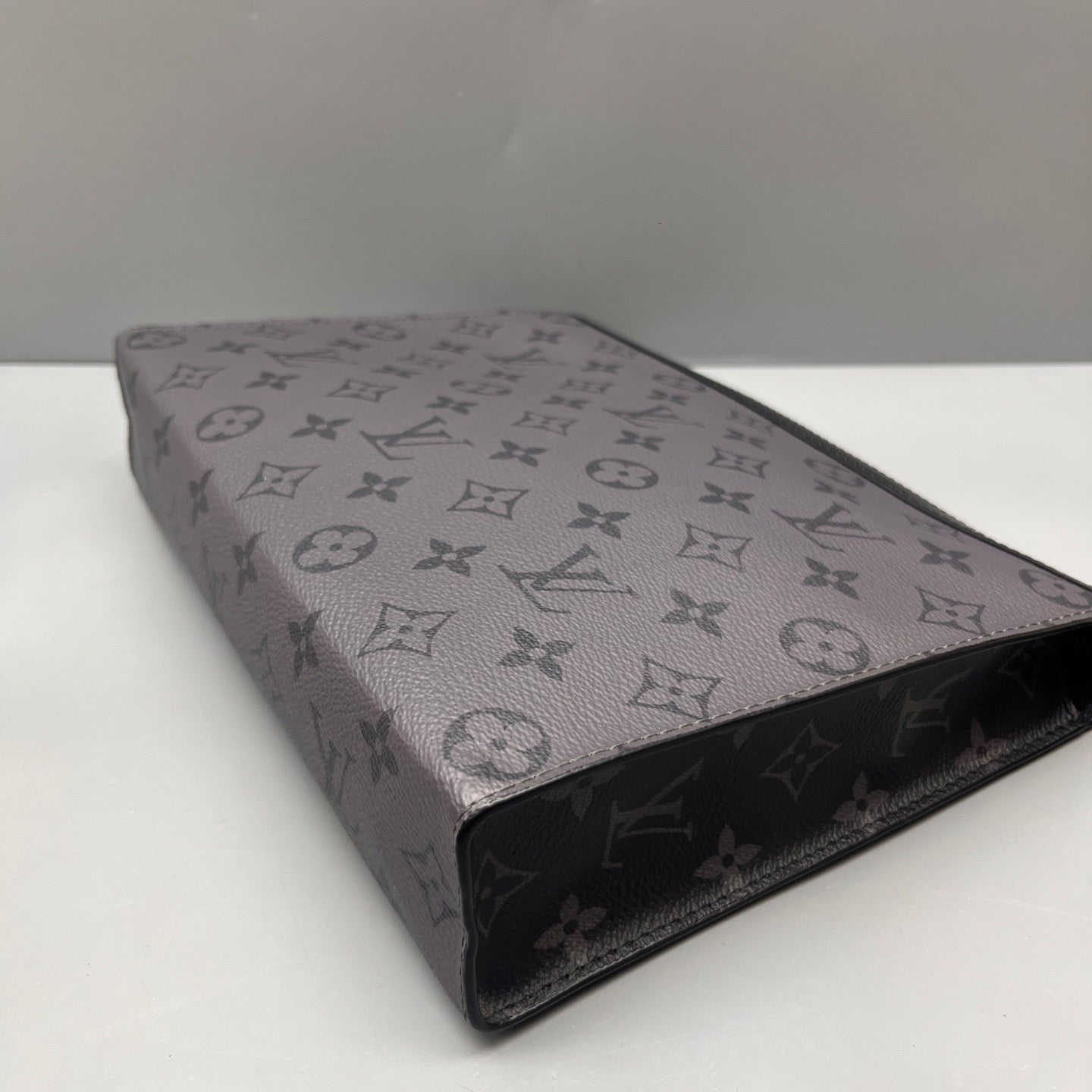 Louis Vuitton - Pochette Voyage MM - Coated canvas with leather trim - Grey - (Medium)