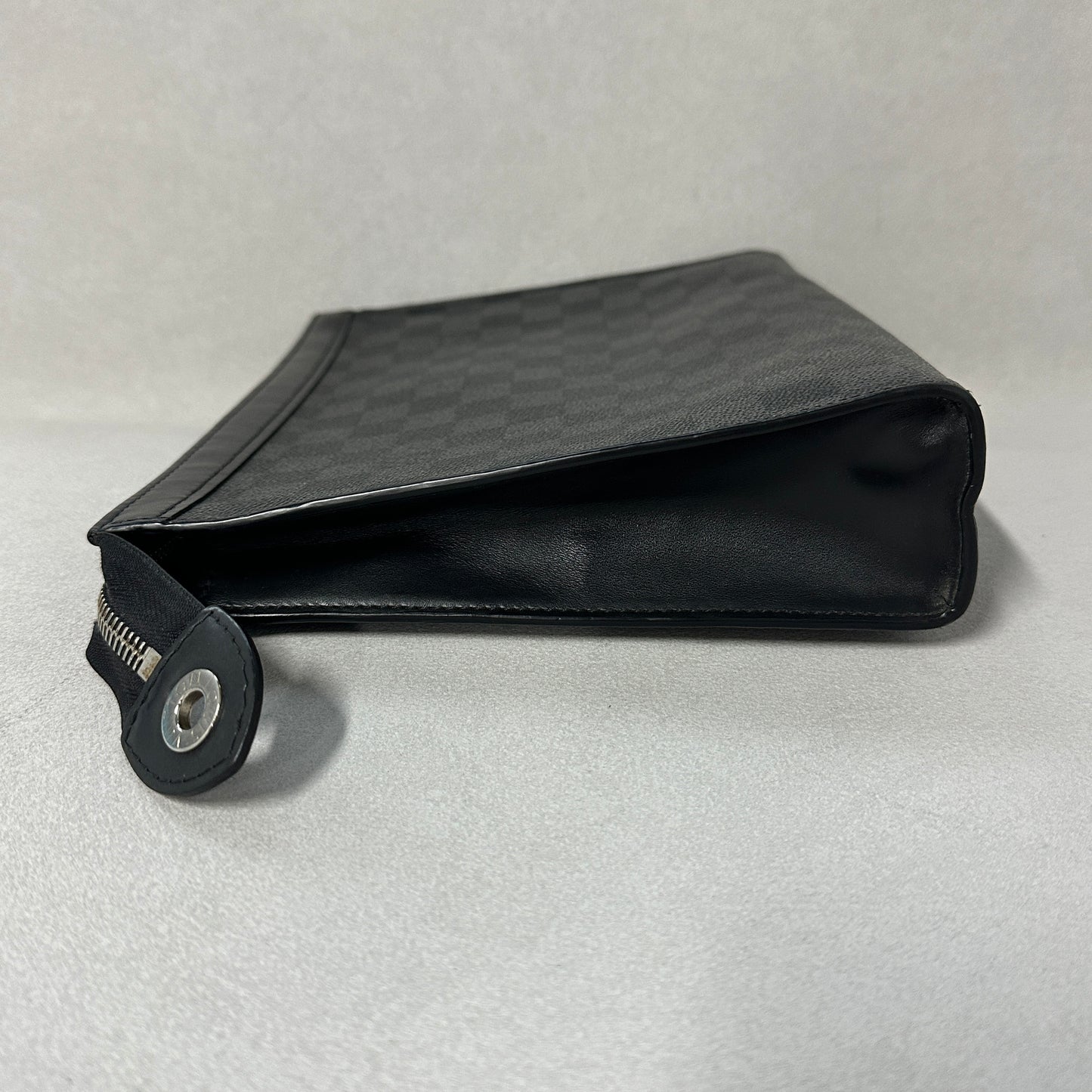 Louis Vuitton - Pochette Voyage MM - Leather - Black - (medium)