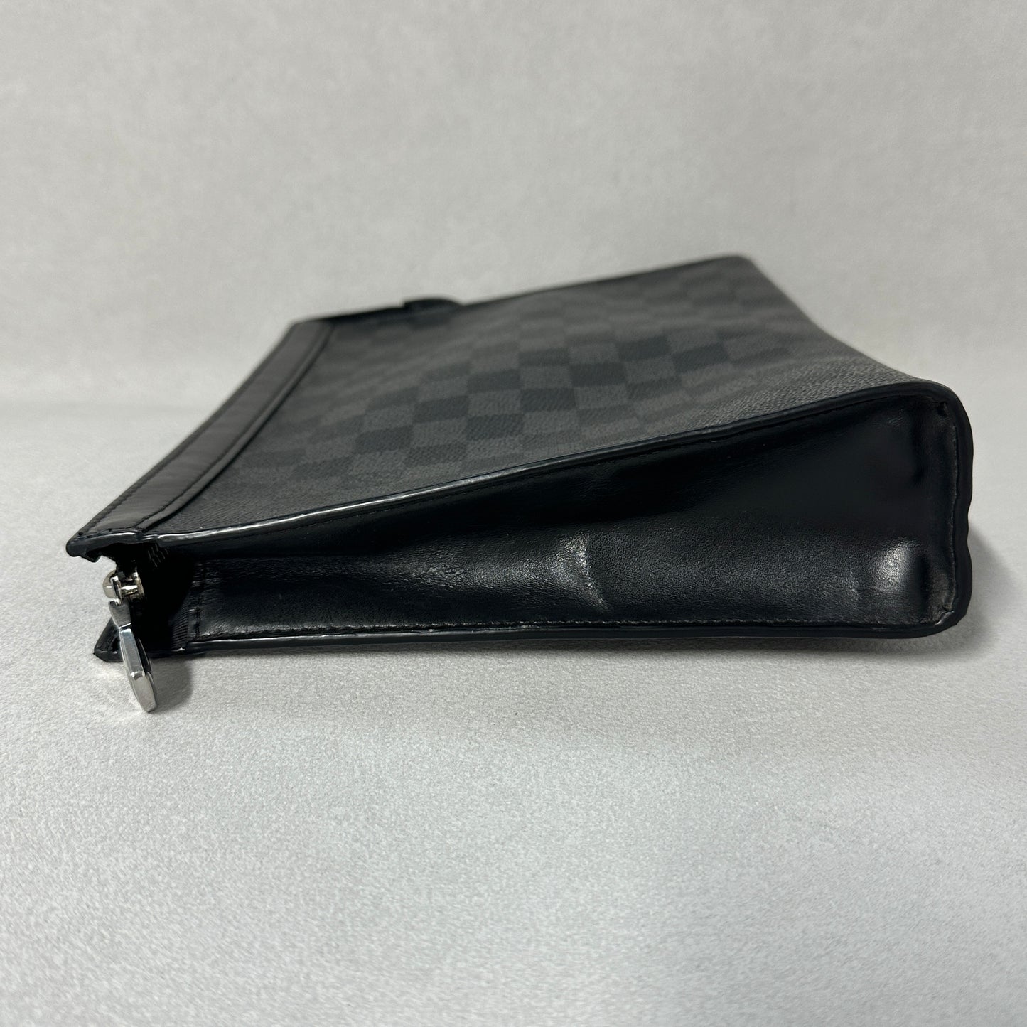 Louis Vuitton - Pochette Voyage MM - Leather - Black - (medium)