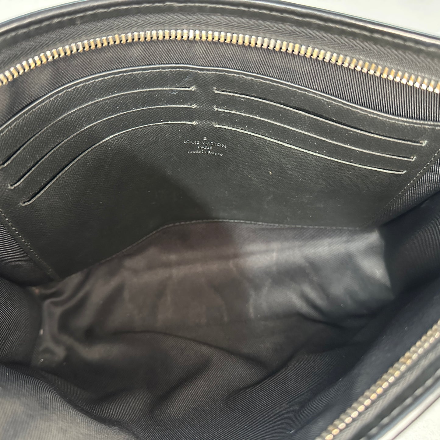 Louis Vuitton - Pochette Voyage MM - Leather - Black - (medium)