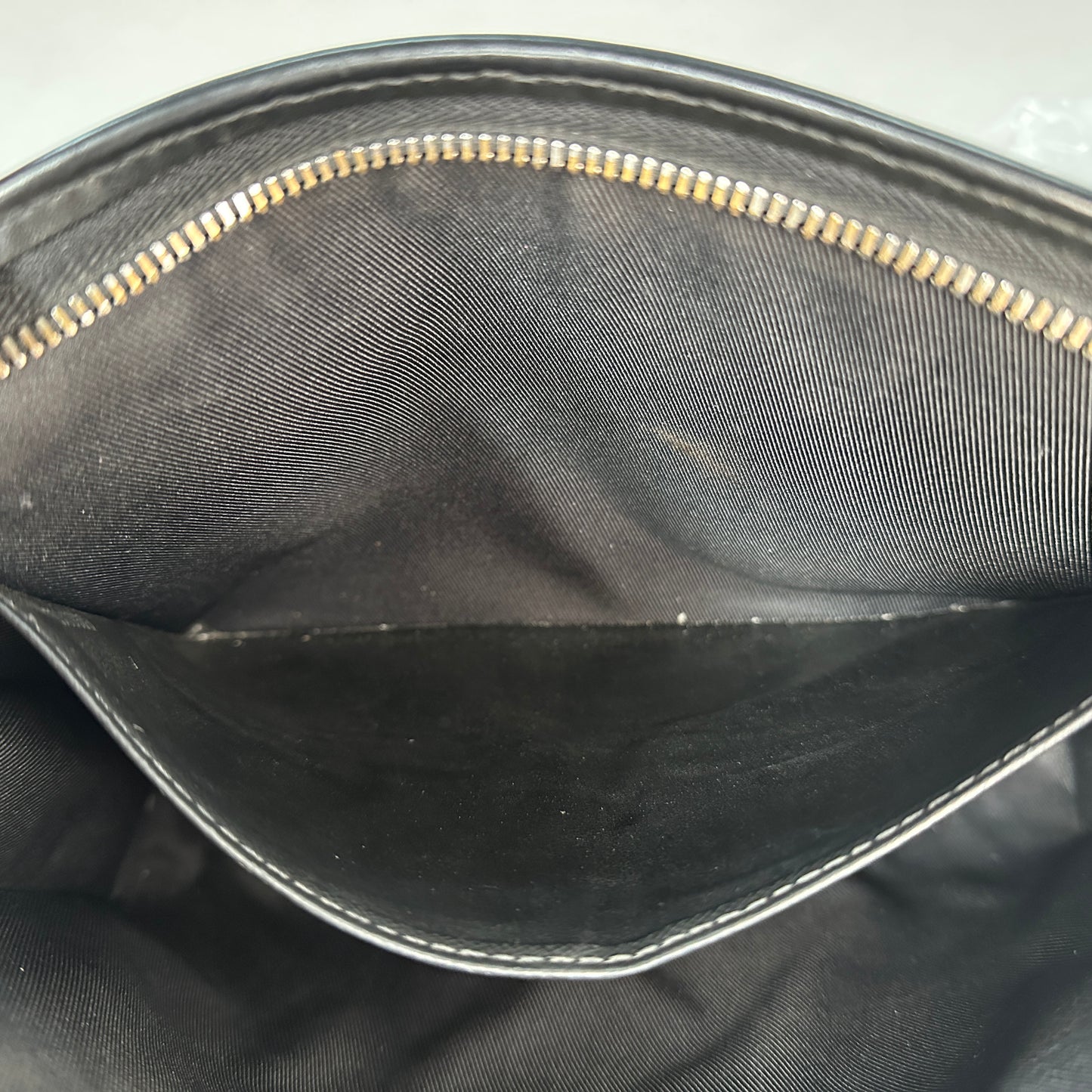 Louis Vuitton - Pochette Voyage MM - Leather - Black - (medium)