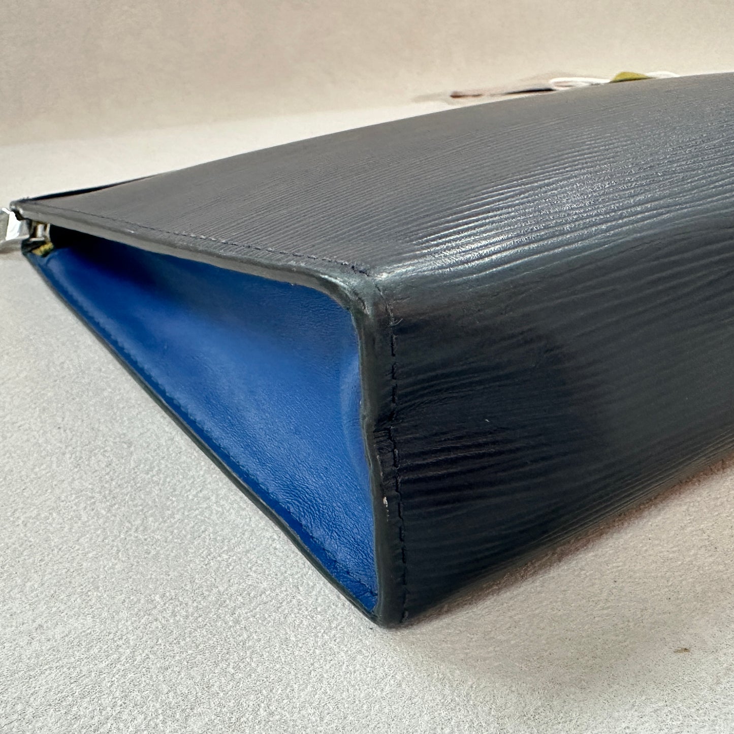 Louis Vuitton - Pochette Voyage MM - Leather - Navy - (medium)