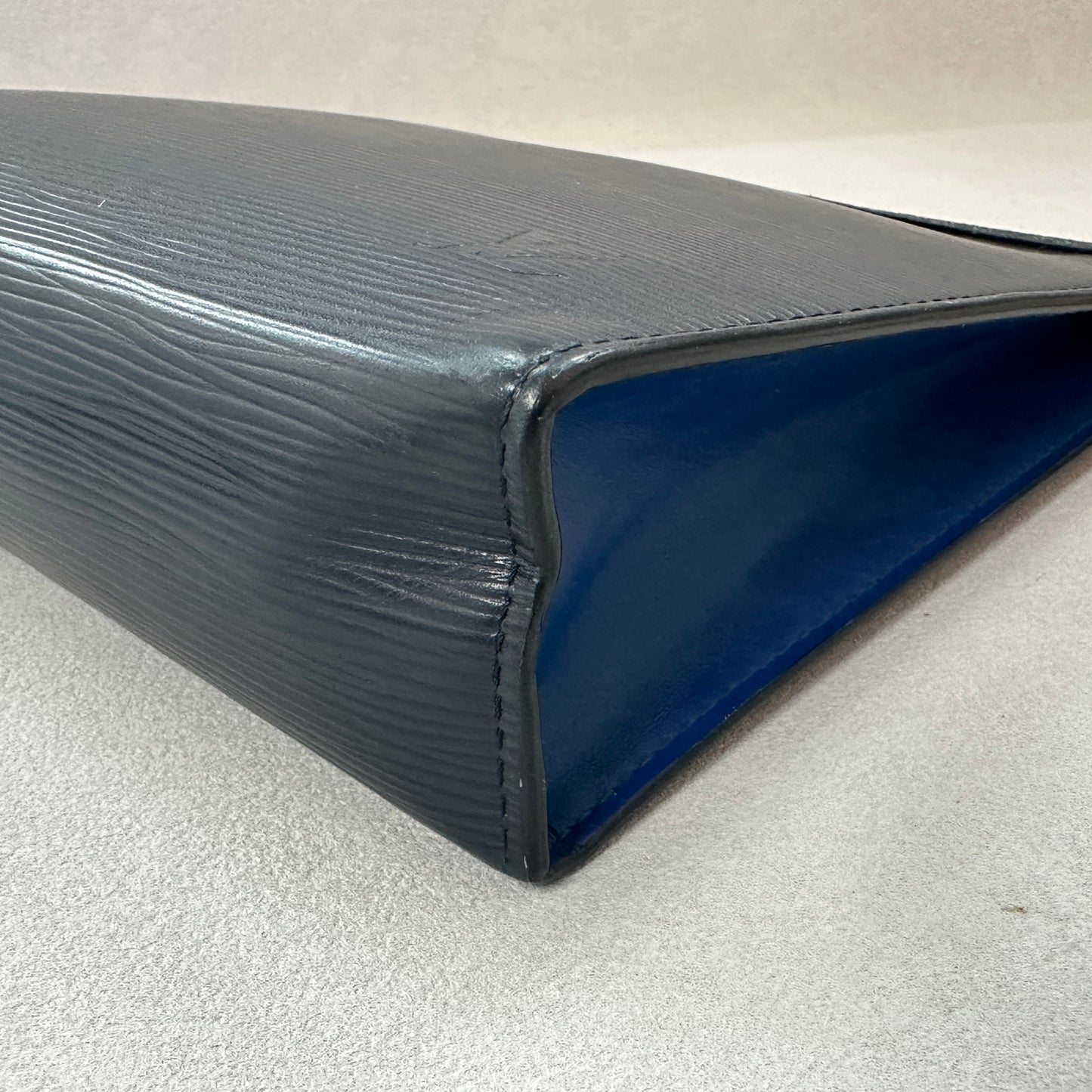 Louis Vuitton - Pochette Voyage MM - Leather - Navy - (medium)