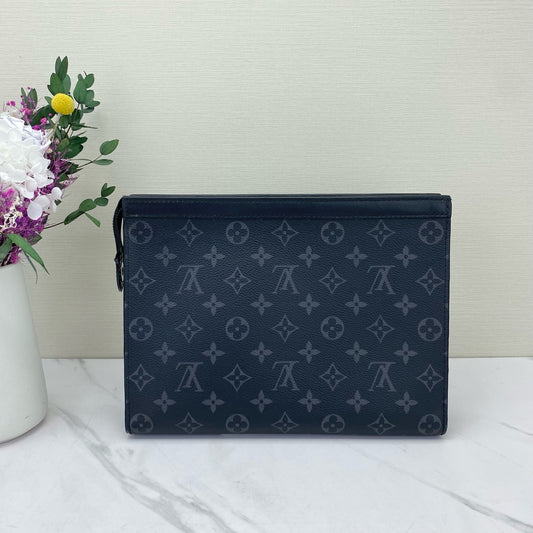 Louis Vuitton - Pochette Voyage MM - Monogram Eclipse coated canvas with leather trim - Black - (medium)