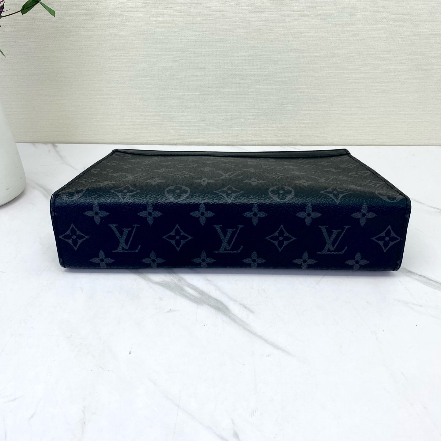 Louis Vuitton - Pochette Voyage MM - Monogram Eclipse coated canvas with leather trim - Black - (medium)