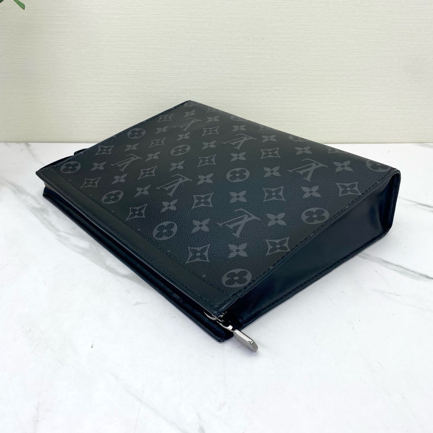 Louis Vuitton - Pochette Voyage MM - Monogram Eclipse coated canvas with leather trim - Black - (medium)