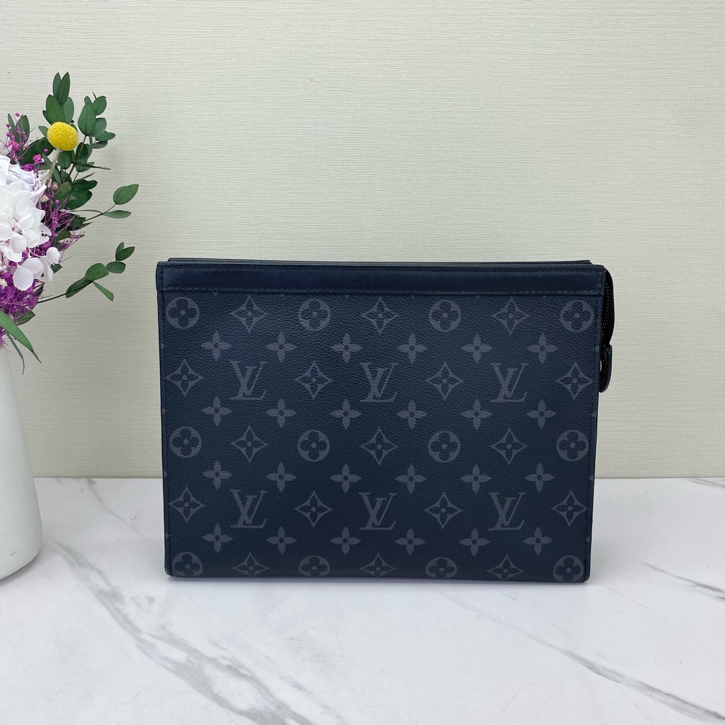 Louis Vuitton - Pochette Voyage MM - Monogram Eclipse coated canvas with leather trim - Black - (medium)