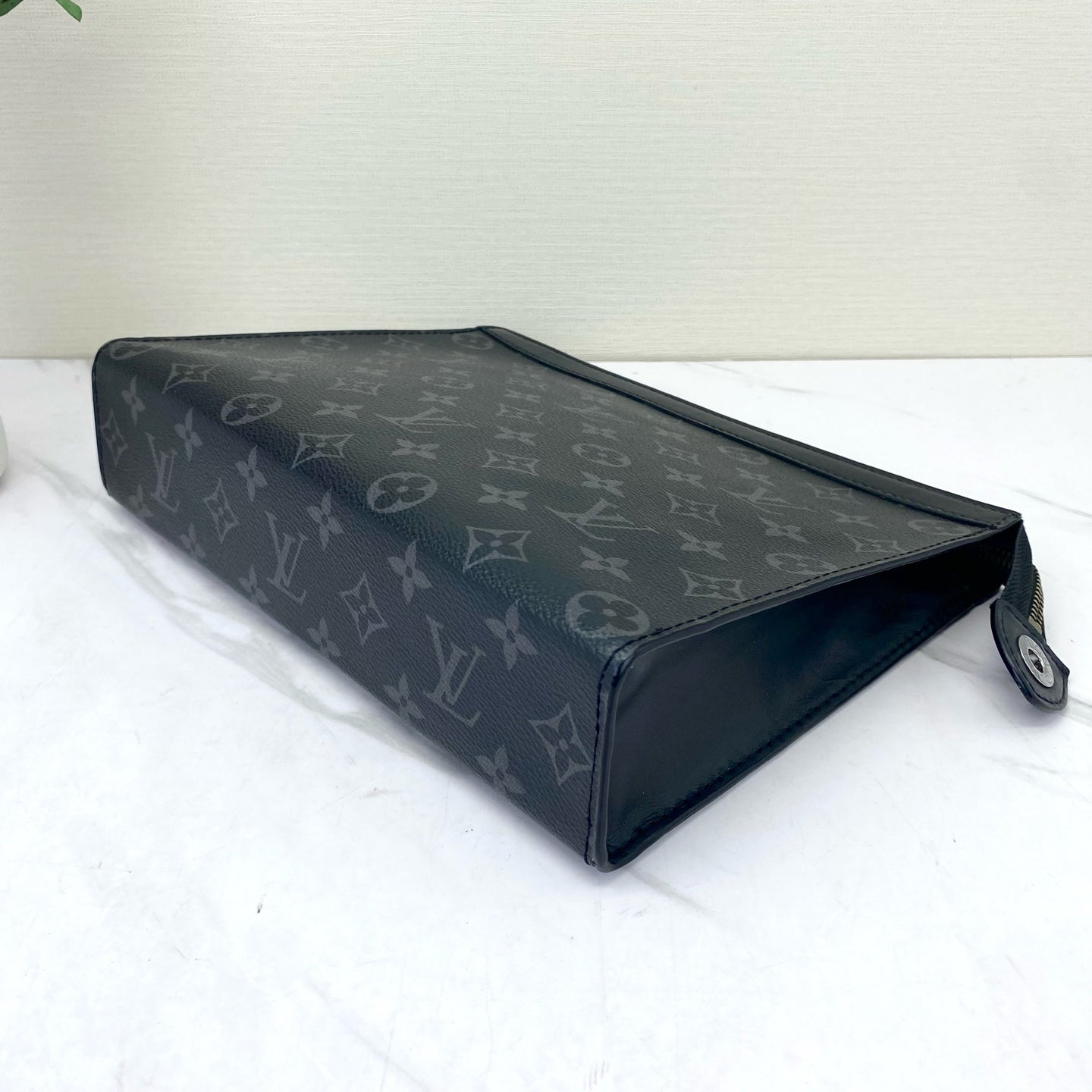 Louis Vuitton - Pochette Voyage MM - Monogram Eclipse coated canvas with leather trim - Black - (medium)