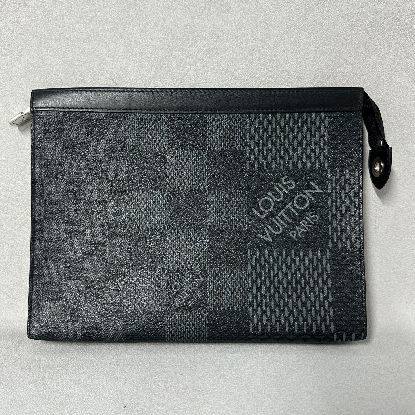 Louis Vuitton - Pochette Voyage MM - Synthetic - Black - (medium)