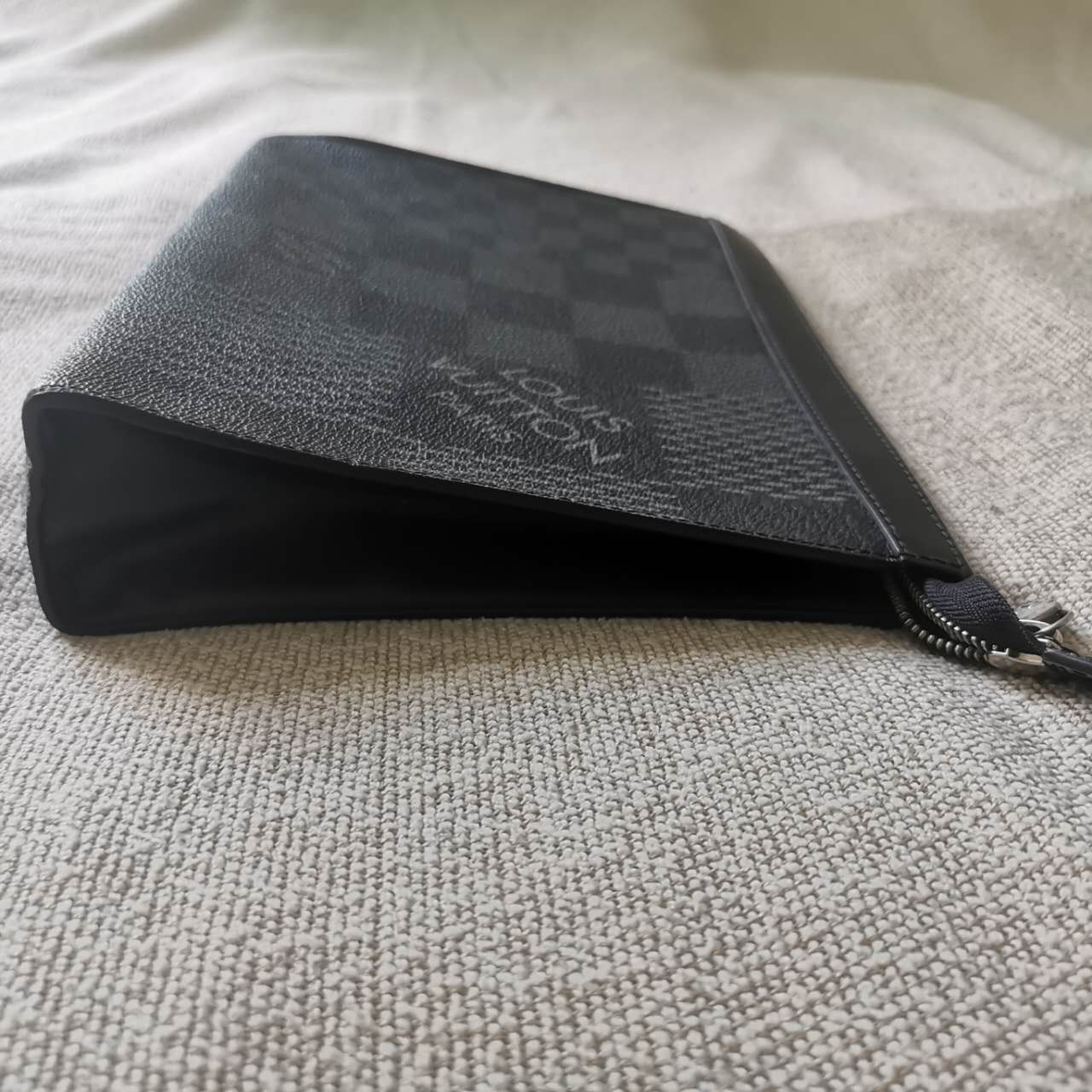 Louis Vuitton - Pochette Voyage MM - Synthetic - Black - (medium)