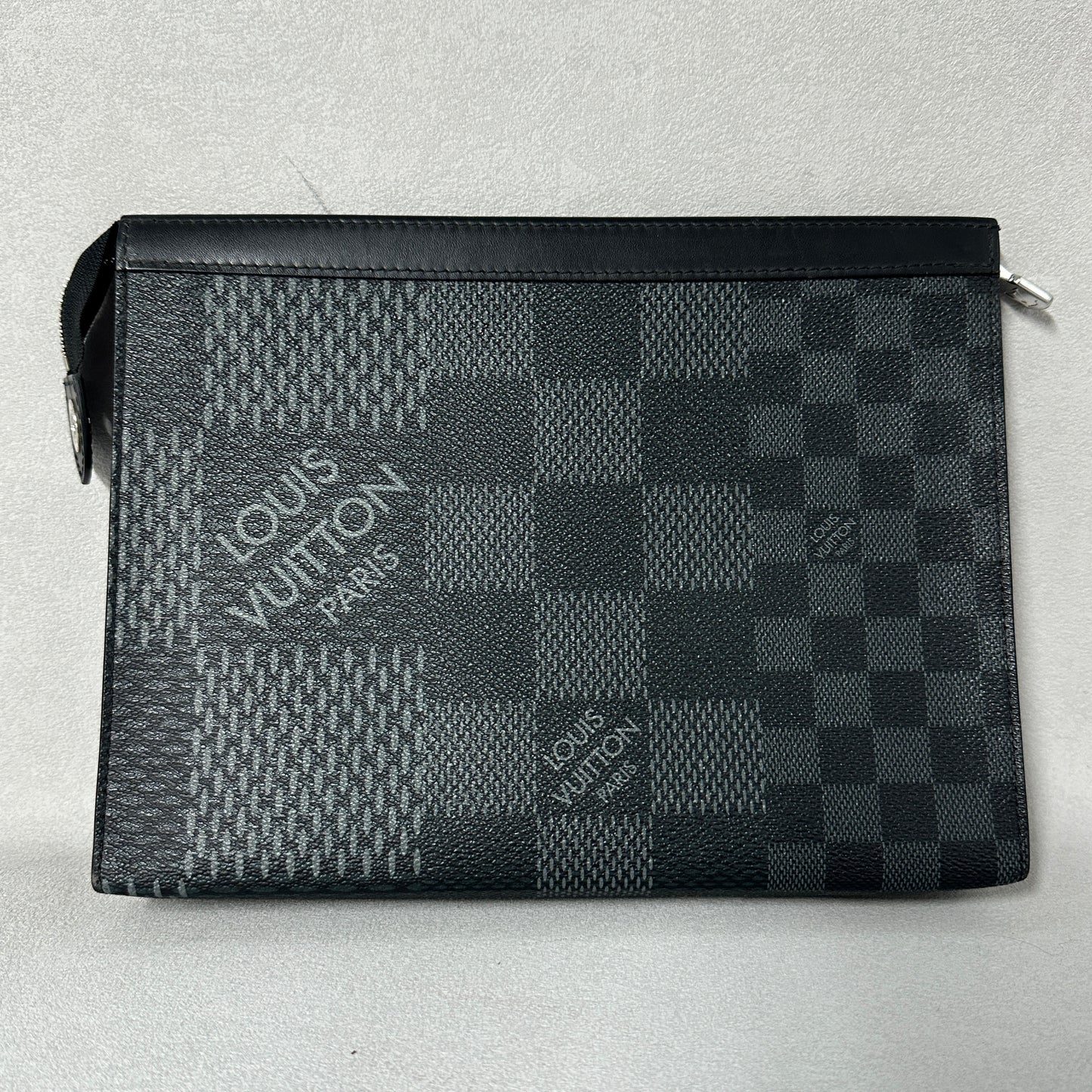 Louis Vuitton - Pochette Voyage MM - Synthetic - Black - (medium)