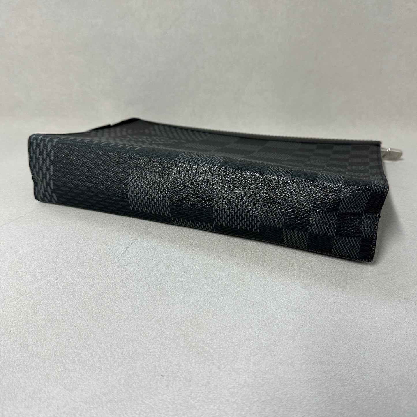 Louis Vuitton - Pochette Voyage MM - Synthetic - Black - (medium)