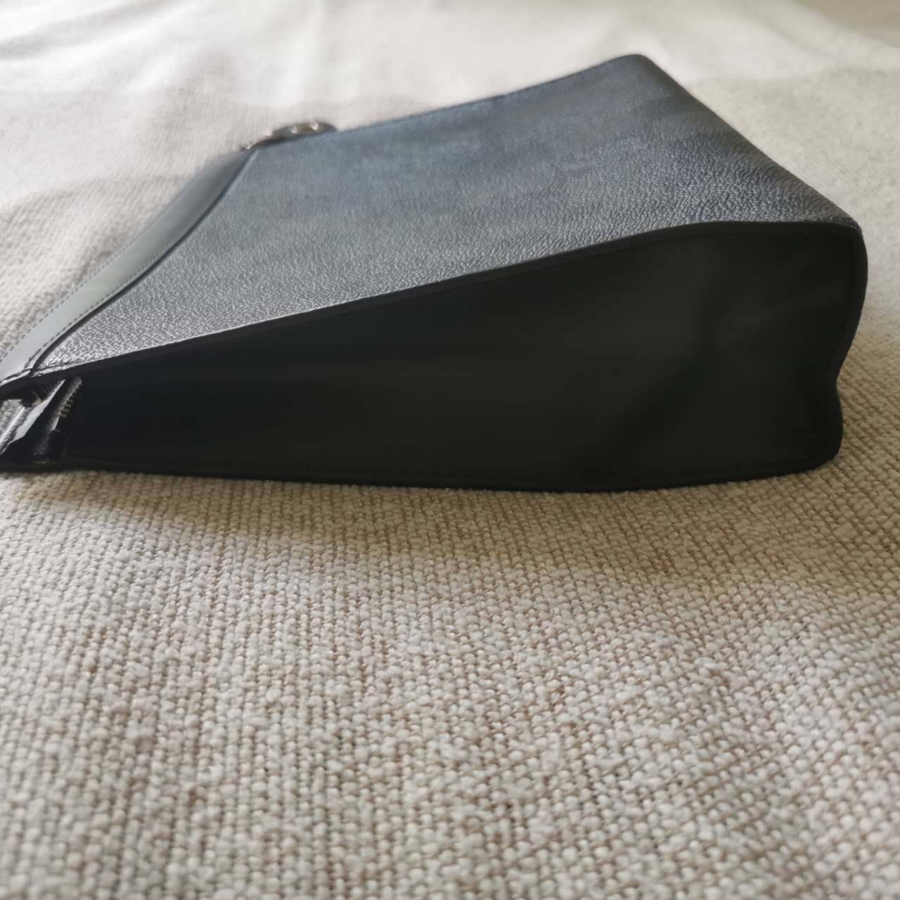 Louis Vuitton - Pochette Voyage MM - Synthetic - Black - (medium)