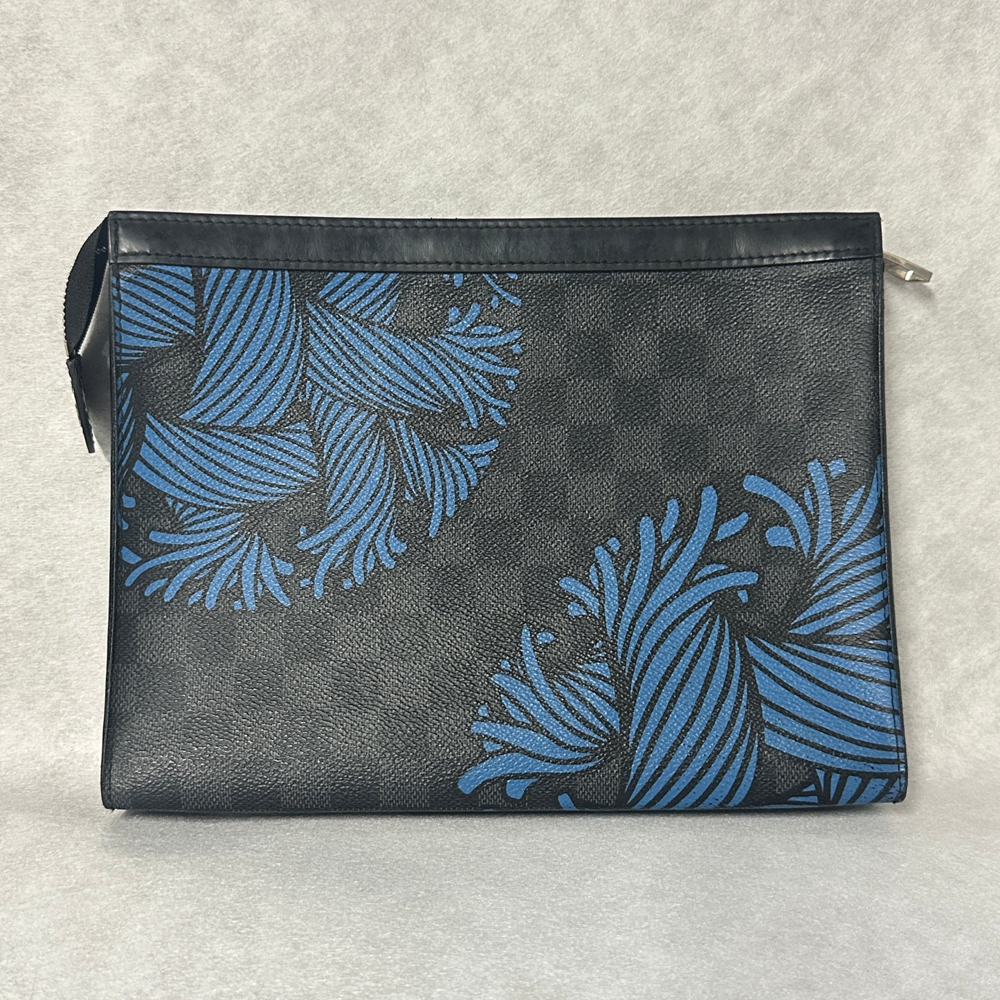 Louis Vuitton - Pochette Voyage - Synthetic - Black - (medium)