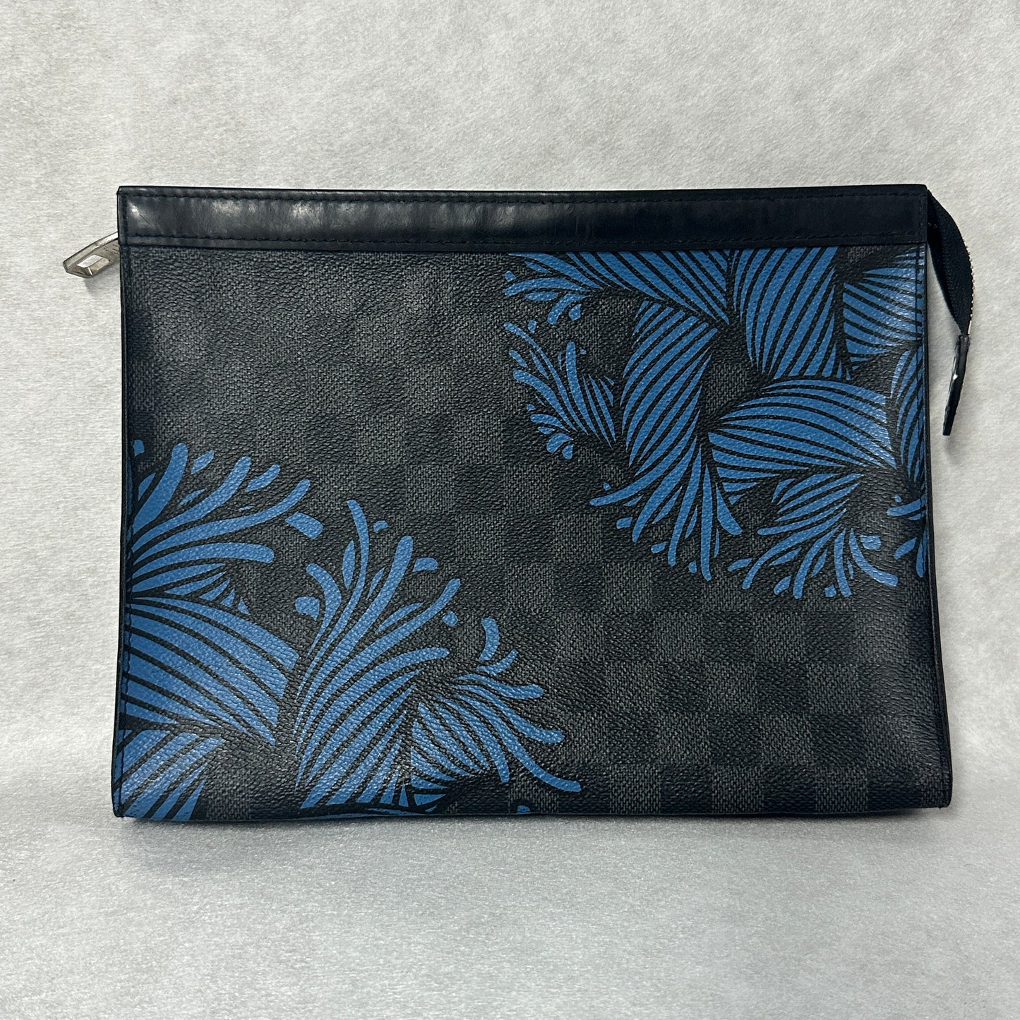 Louis Vuitton - Pochette Voyage - Synthetic - Black - (medium)
