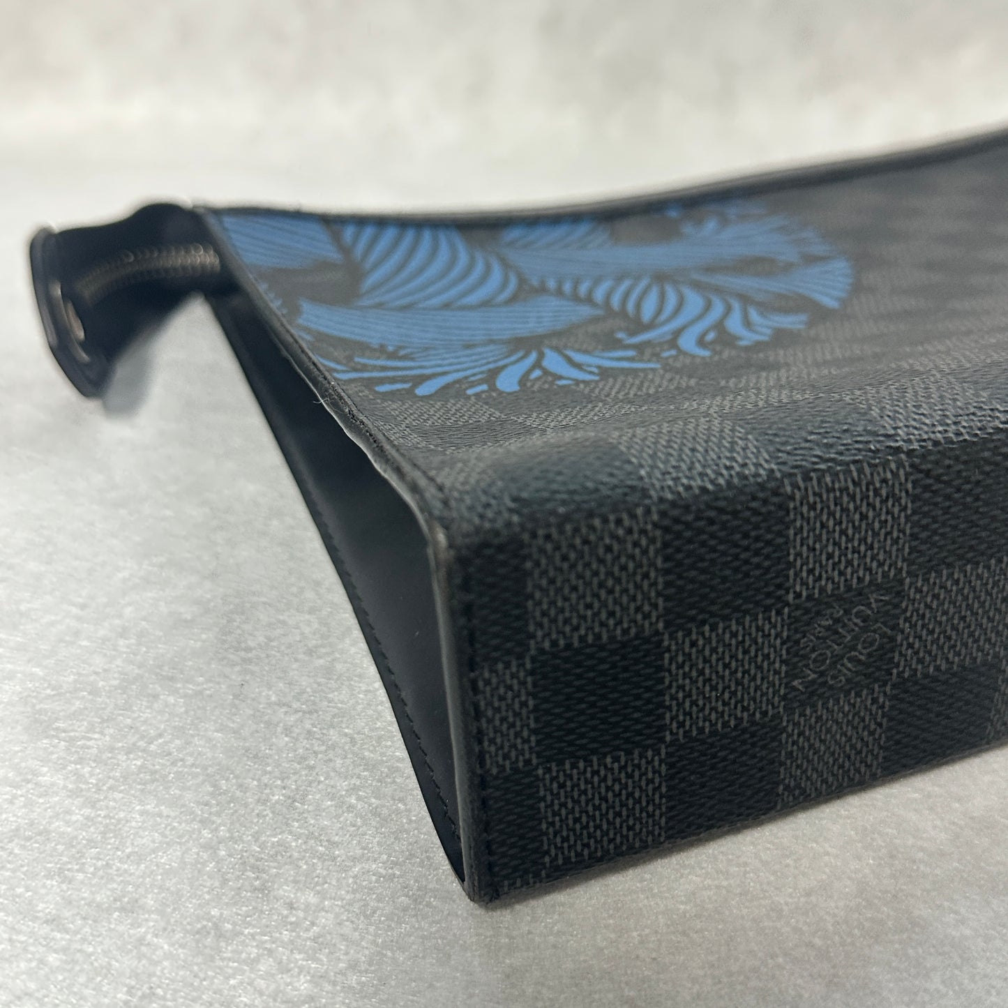 Louis Vuitton - Pochette Voyage - Synthetic - Black - (medium)