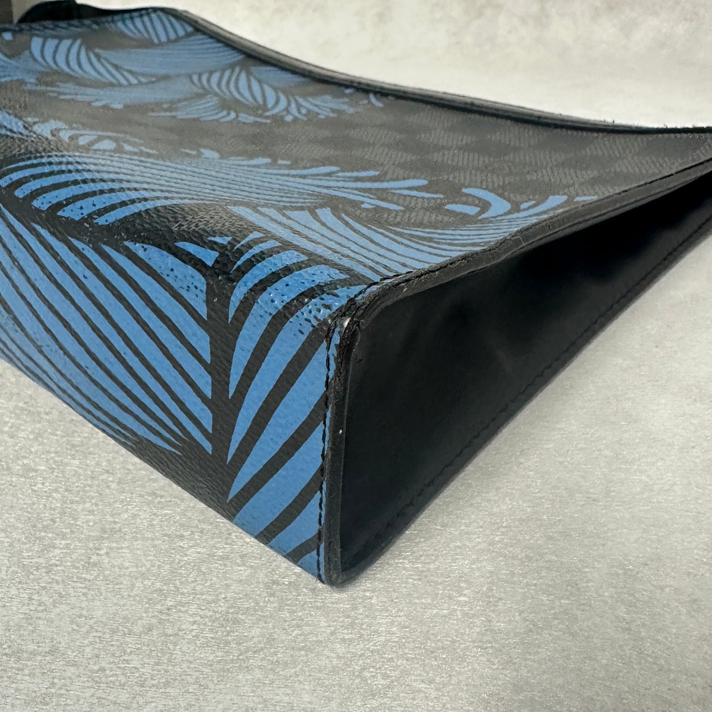 Louis Vuitton - Pochette Voyage - Synthetic - Black - (medium)