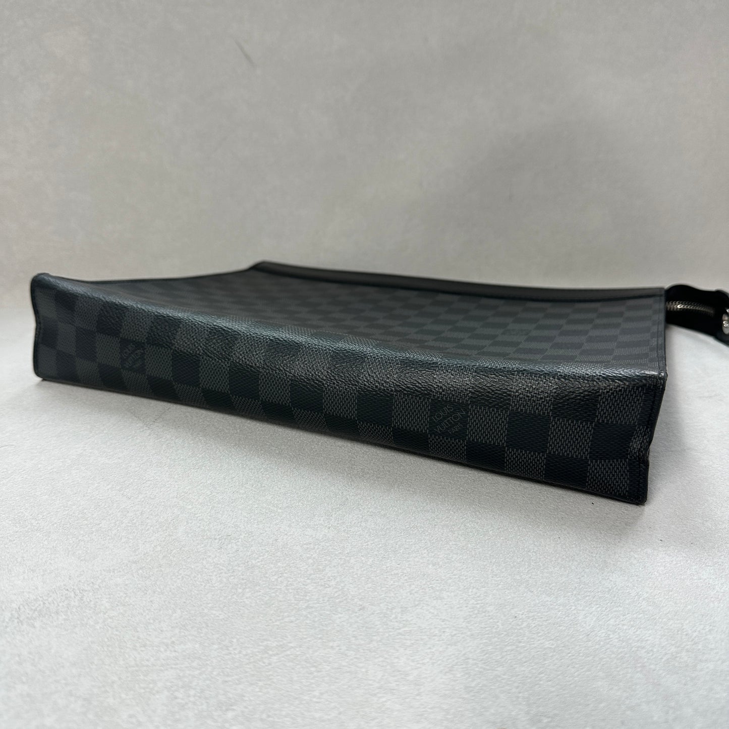 Louis Vuitton - Pochette Voyage - Vinyl - Black - (large)