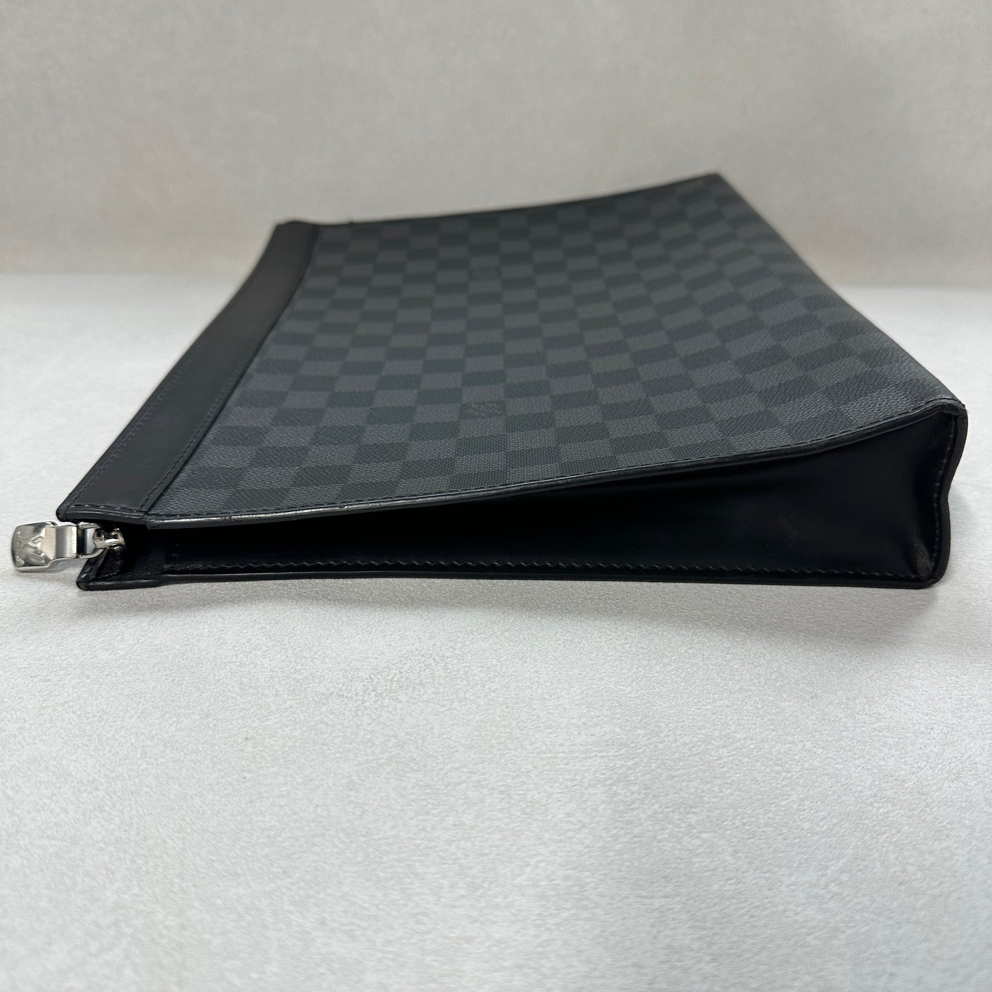 Louis Vuitton - Pochette Voyage - Vinyl - Black - (large)