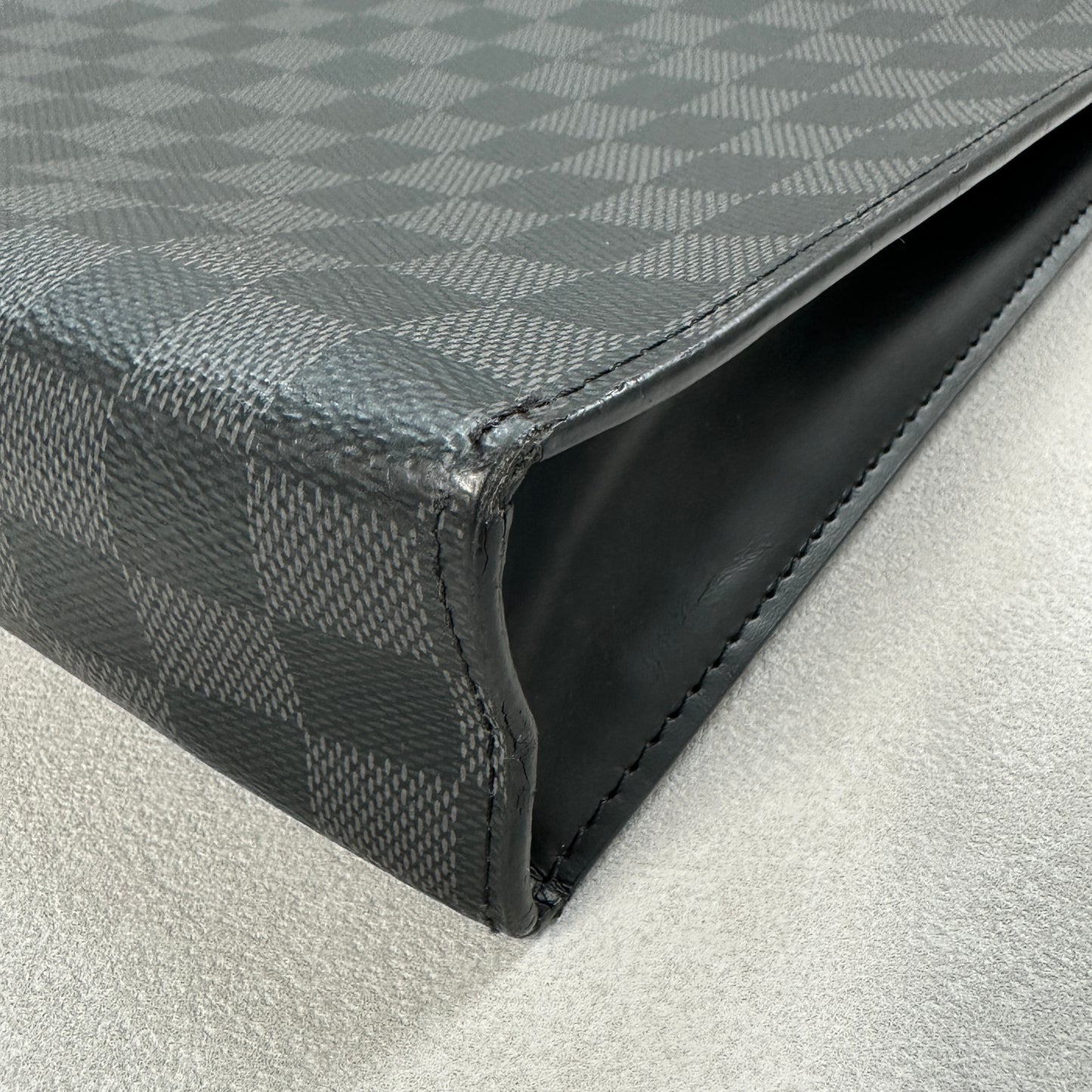 Louis Vuitton - Pochette Voyage - Vinyl - Black - (large)