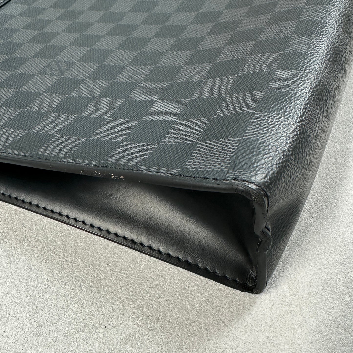 Louis Vuitton - Pochette Voyage - Vinyl - Black - (large)