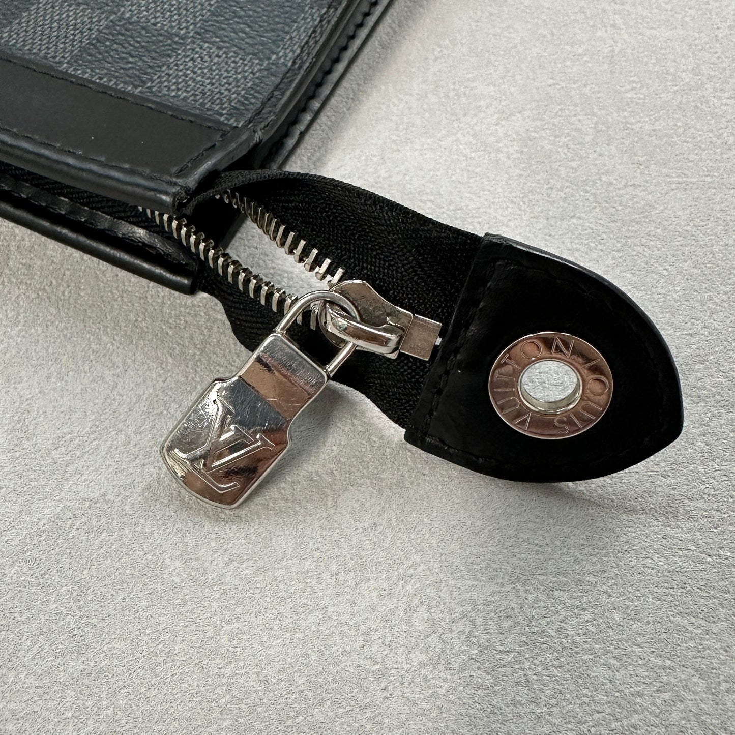 Louis Vuitton - Pochette Voyage - Vinyl - Black - (large)