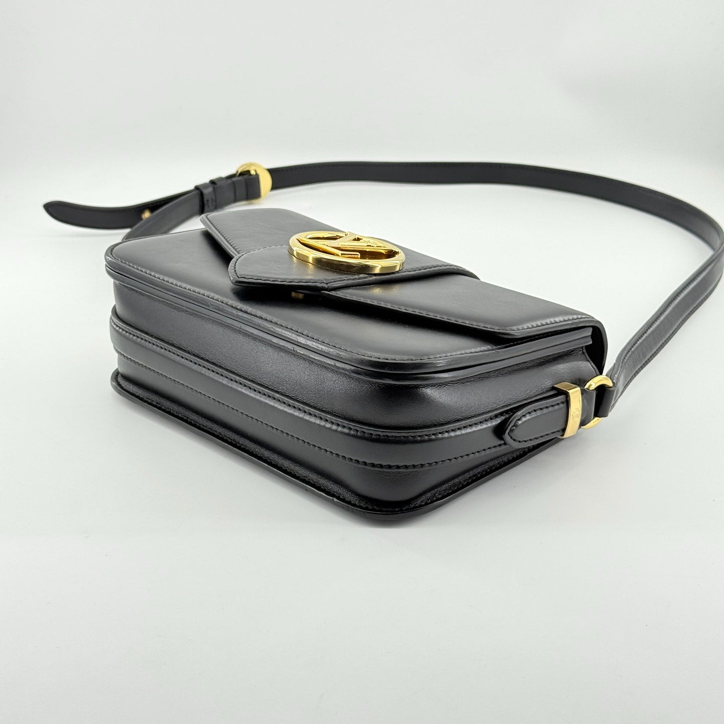 Louis Vuitton - Pont 9 - Leather - Black - (medium)