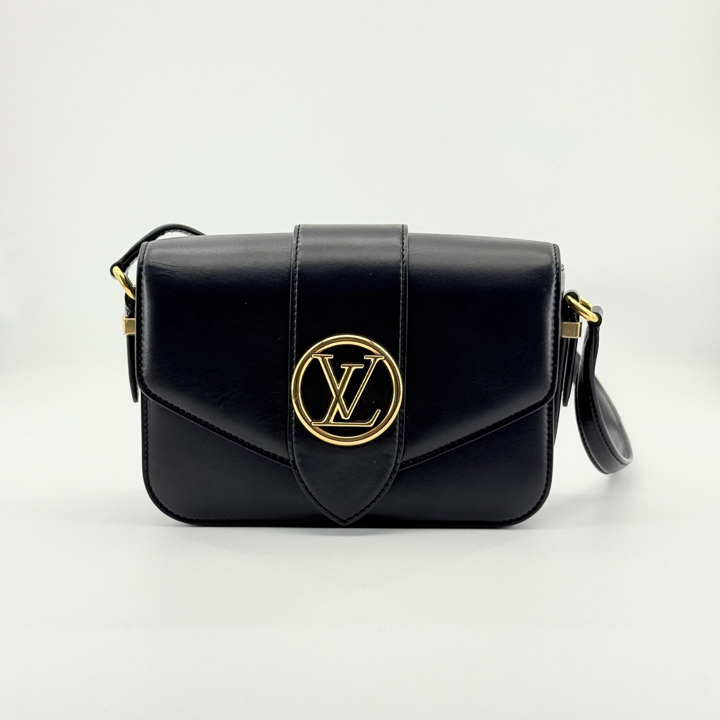 Louis Vuitton - Pont 9 - Smooth leather - Black with Pink interior and Gold-Tone Hardware - (Medium)