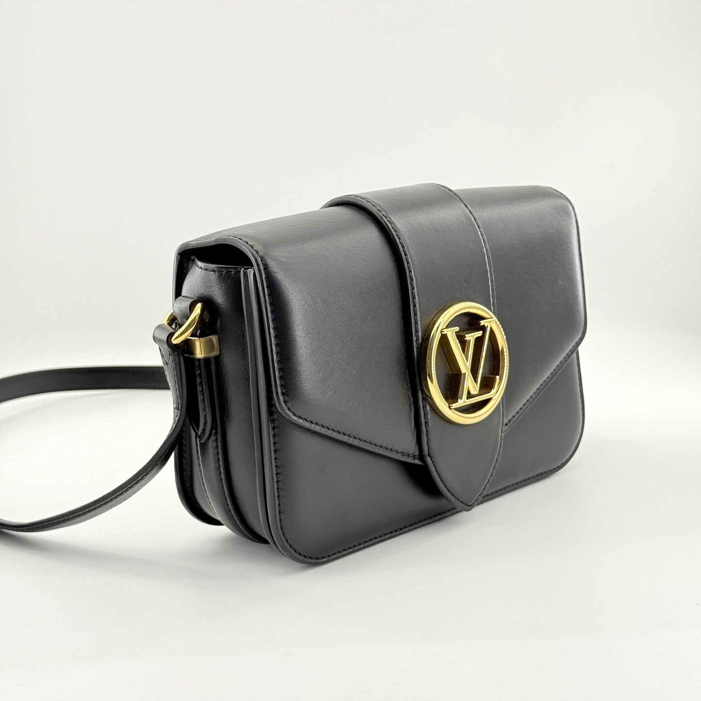 Louis Vuitton - Pont 9 - Smooth leather - Black with Pink interior and Gold-Tone Hardware - (Medium)