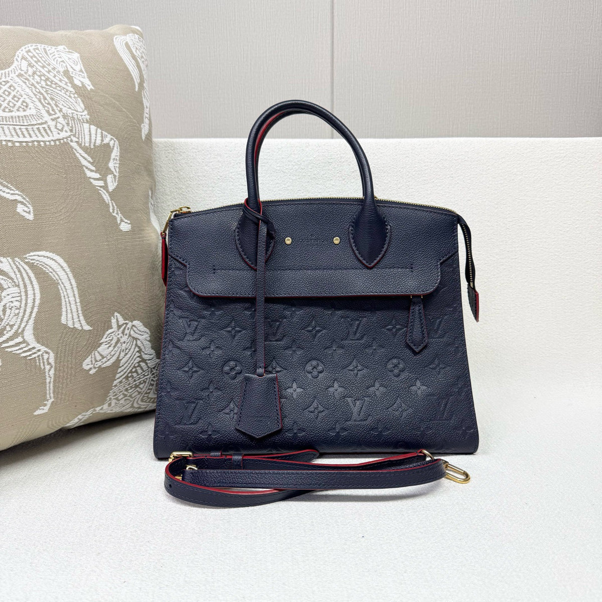 Louis Vuitton - Pont Neuf - Leather - Navy - (medium)