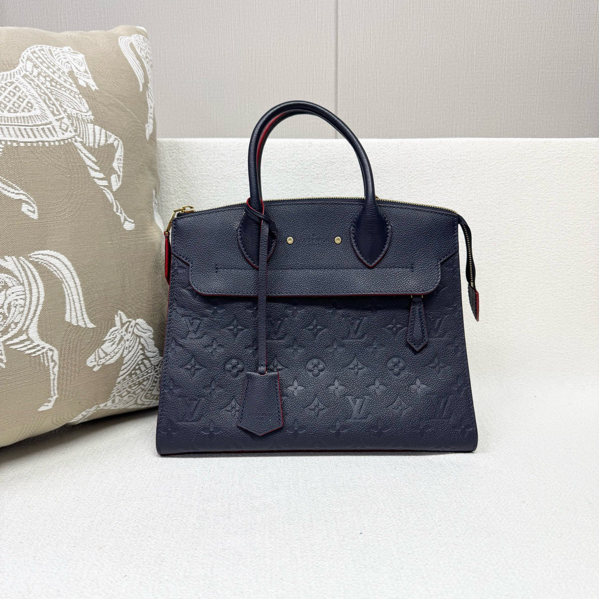 Louis Vuitton - Pont Neuf - Leather - Navy - (medium)