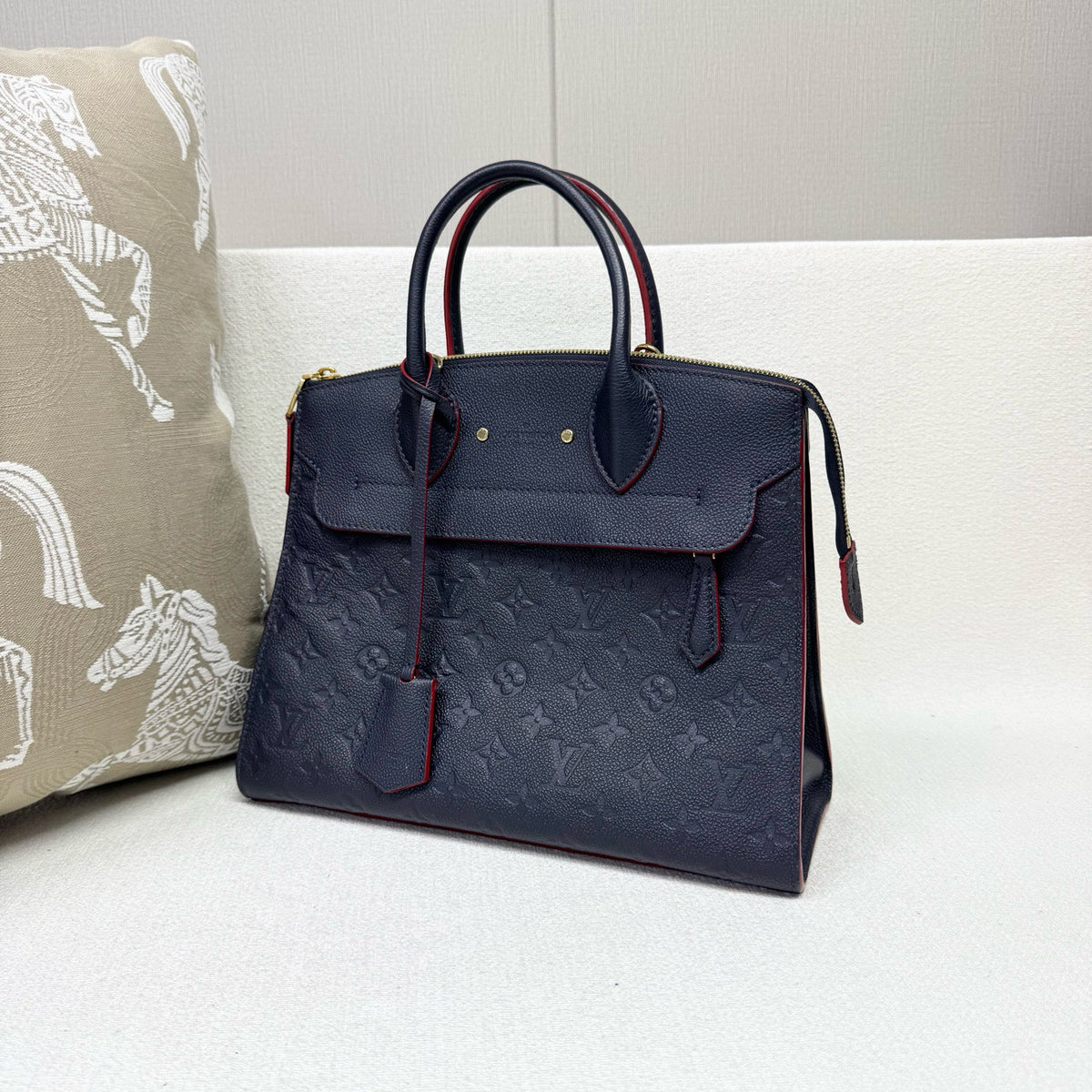 Louis Vuitton - Pont Neuf - Leather - Navy - (medium)