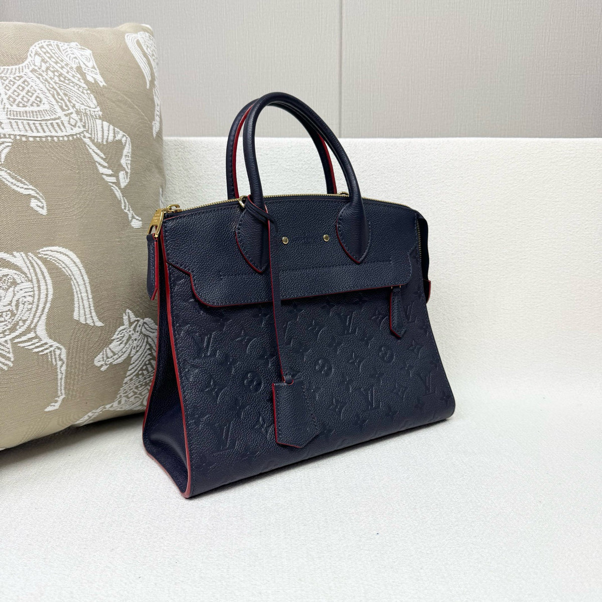Louis Vuitton - Pont Neuf - Leather - Navy - (medium)
