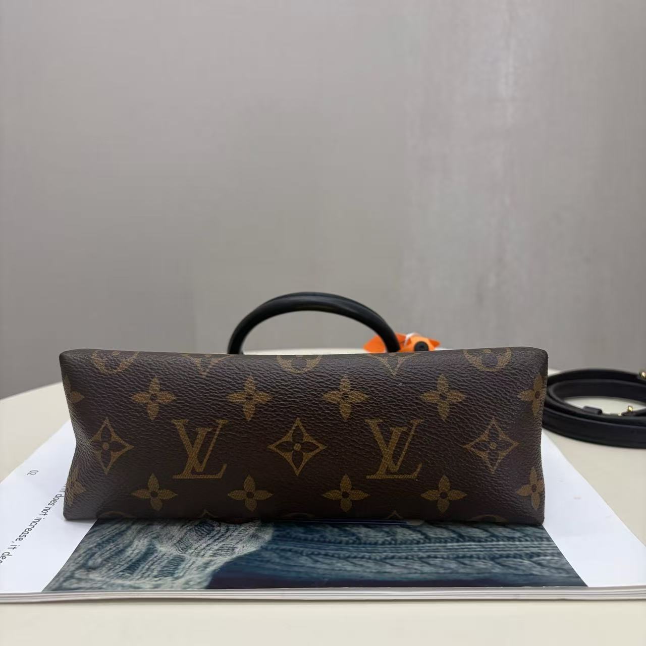 Louis Vuitton - Pont Neuf Soft BB - Monogram coated canvas and grained leather - Brown Monogram and Black with Gold-Tone Hardware - (mini)