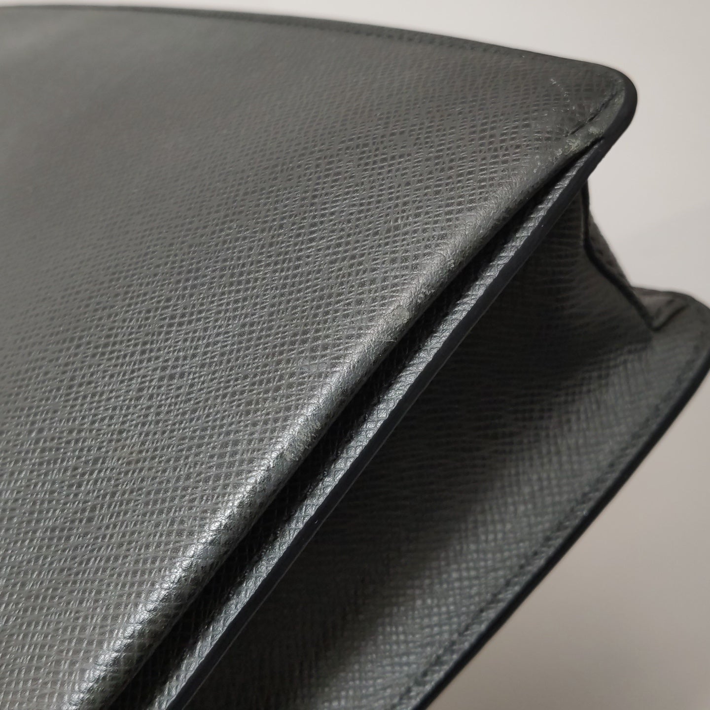 Louis Vuitton - Robusto - Leather - Black - (large)