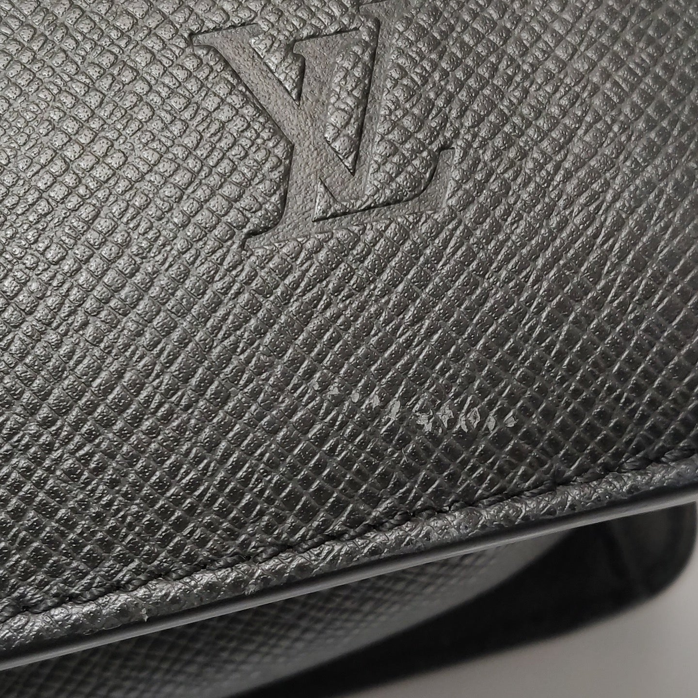 Louis Vuitton - Robusto - Leather - Black - (large)