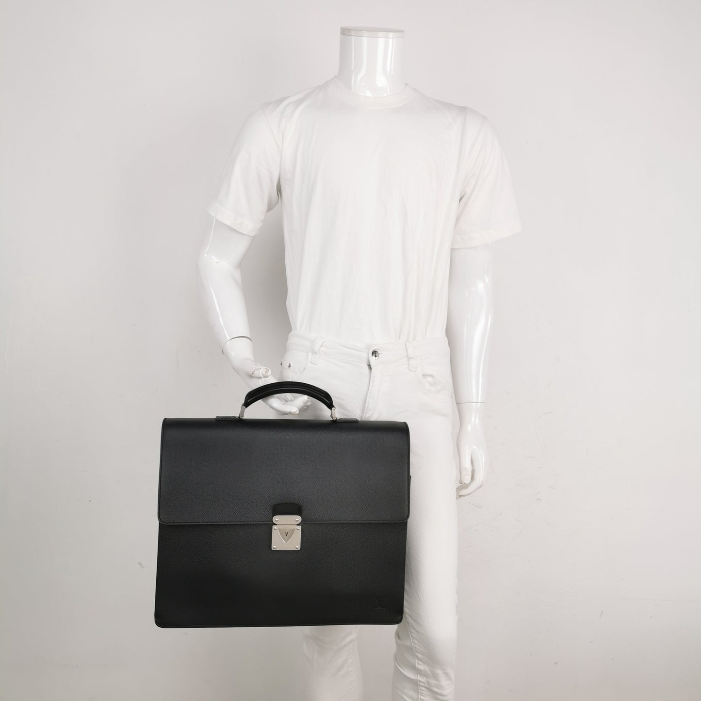 Louis Vuitton - Robusto - Leather - Black - (medium)