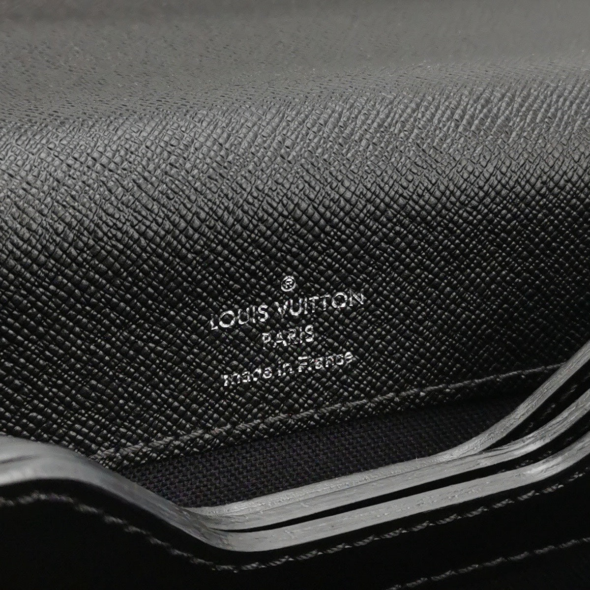 Louis Vuitton - Robusto - Leather - Black - (medium)