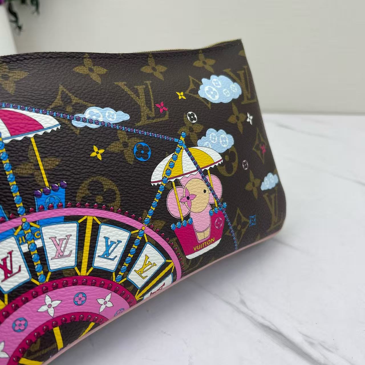 Louis Vuitton - Rose Ballerine Christmas Limited Edition Printed Chain Bag - Monogram coated canvas with leather trim - Multicolour - (mini)