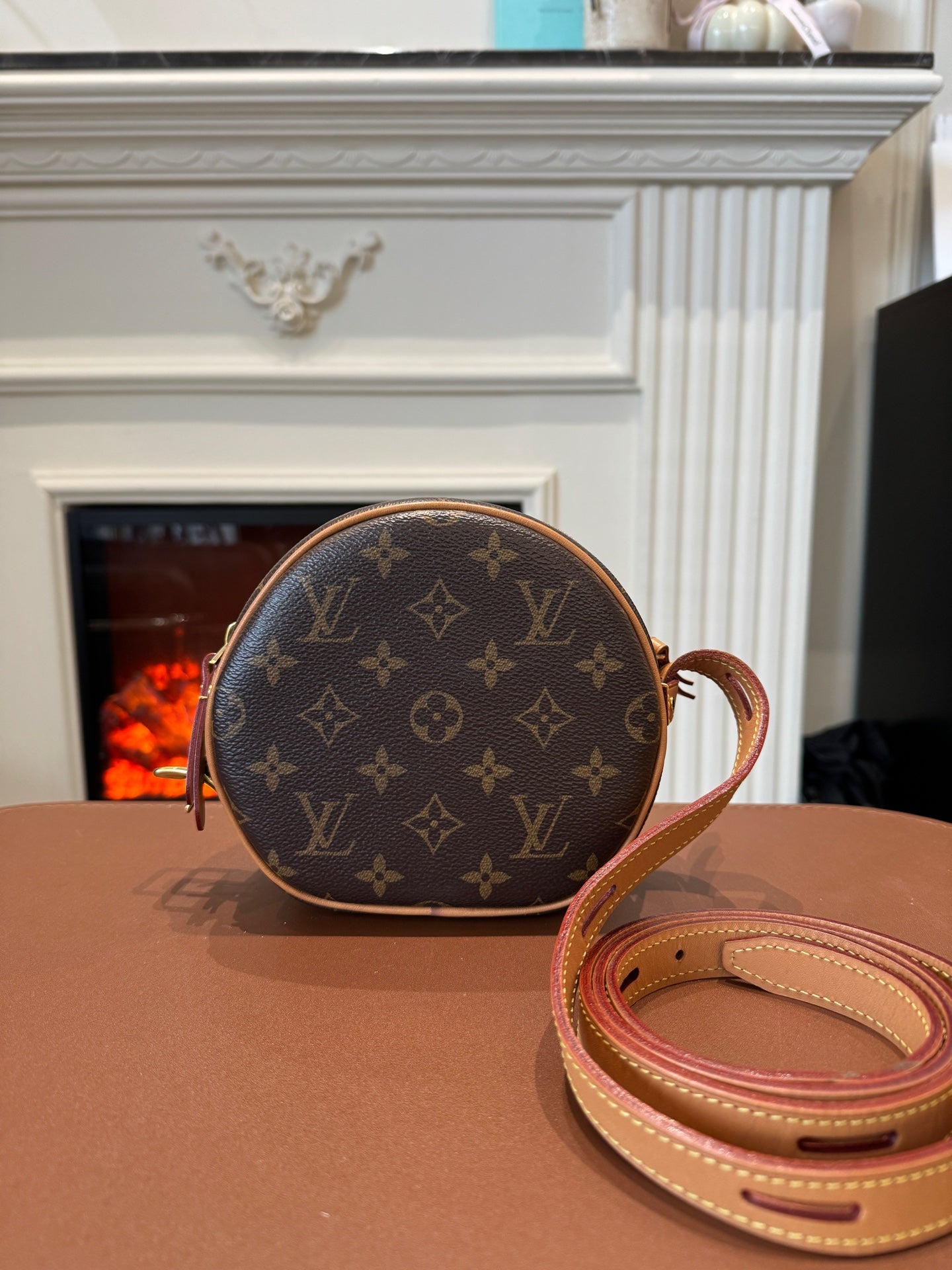 Louis Vuitton - Round Bag - Leather - Brown - (small)