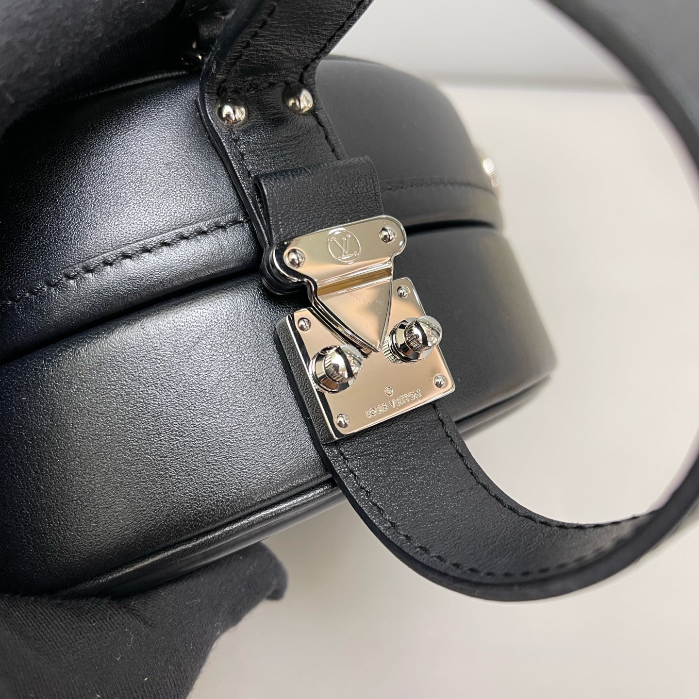Louis Vuitton - Round Bag with Badge Limited Edition - Leather - Black - (mini)