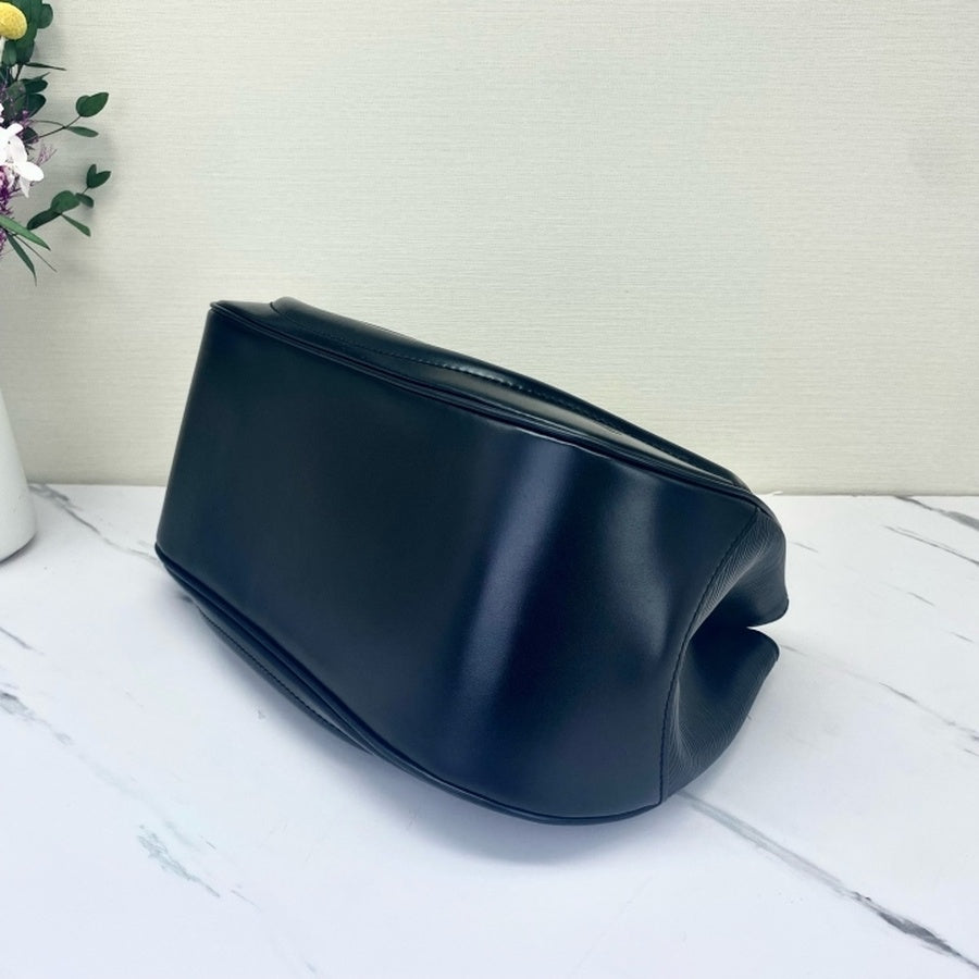 Louis Vuitton - Sac Montaigne - Leather - Black - (medium)